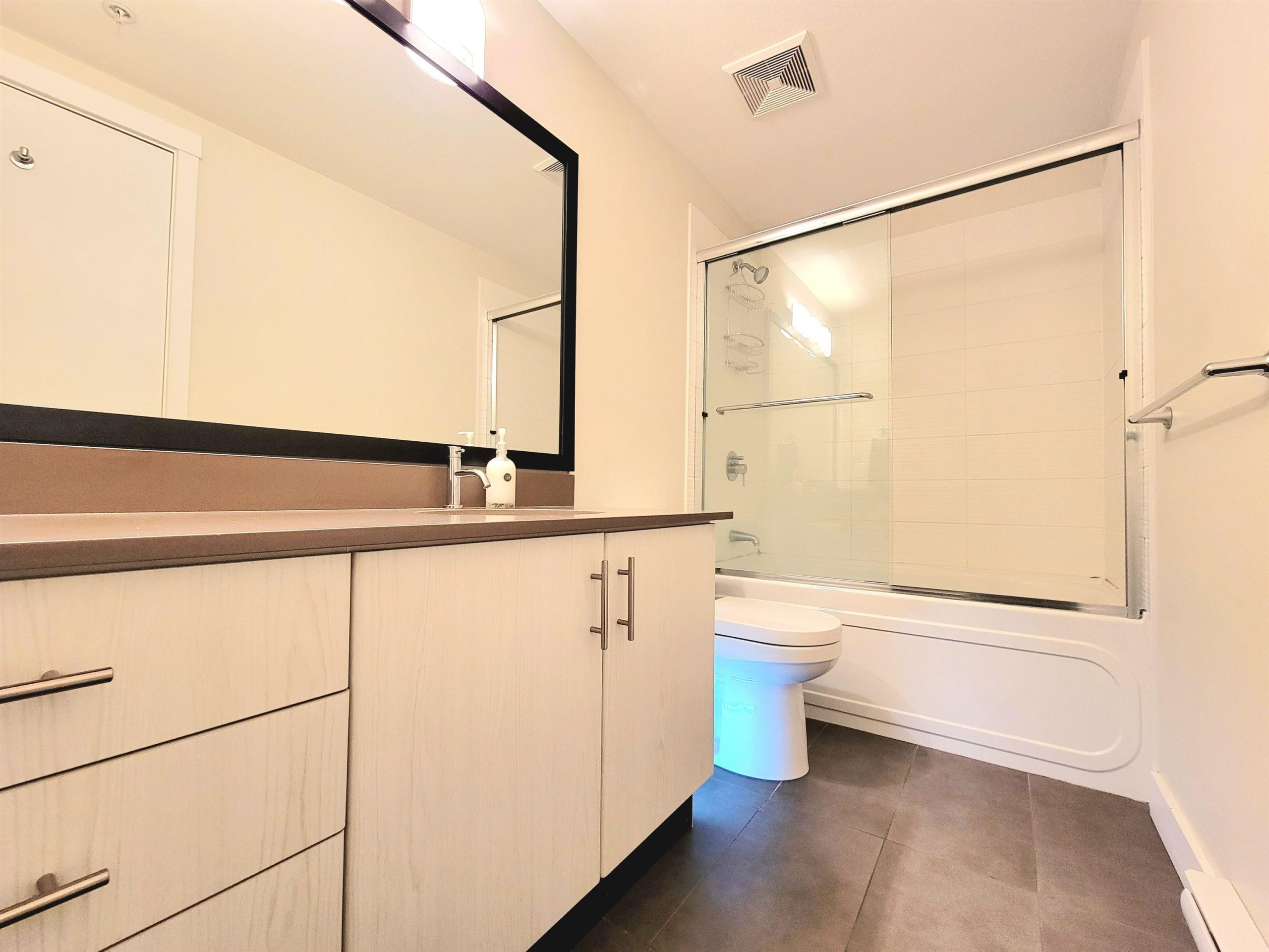 214 7777 ROYAL OAK AVENUE 24