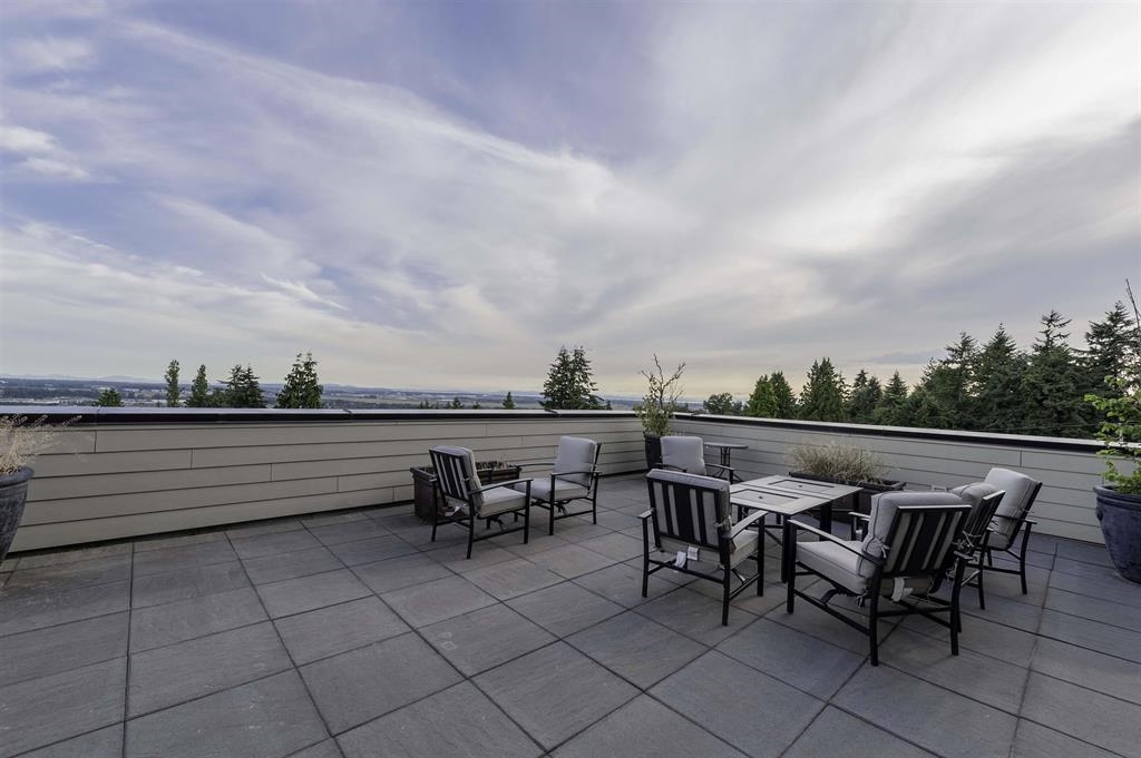 214 7777 ROYAL OAK AVENUE 29