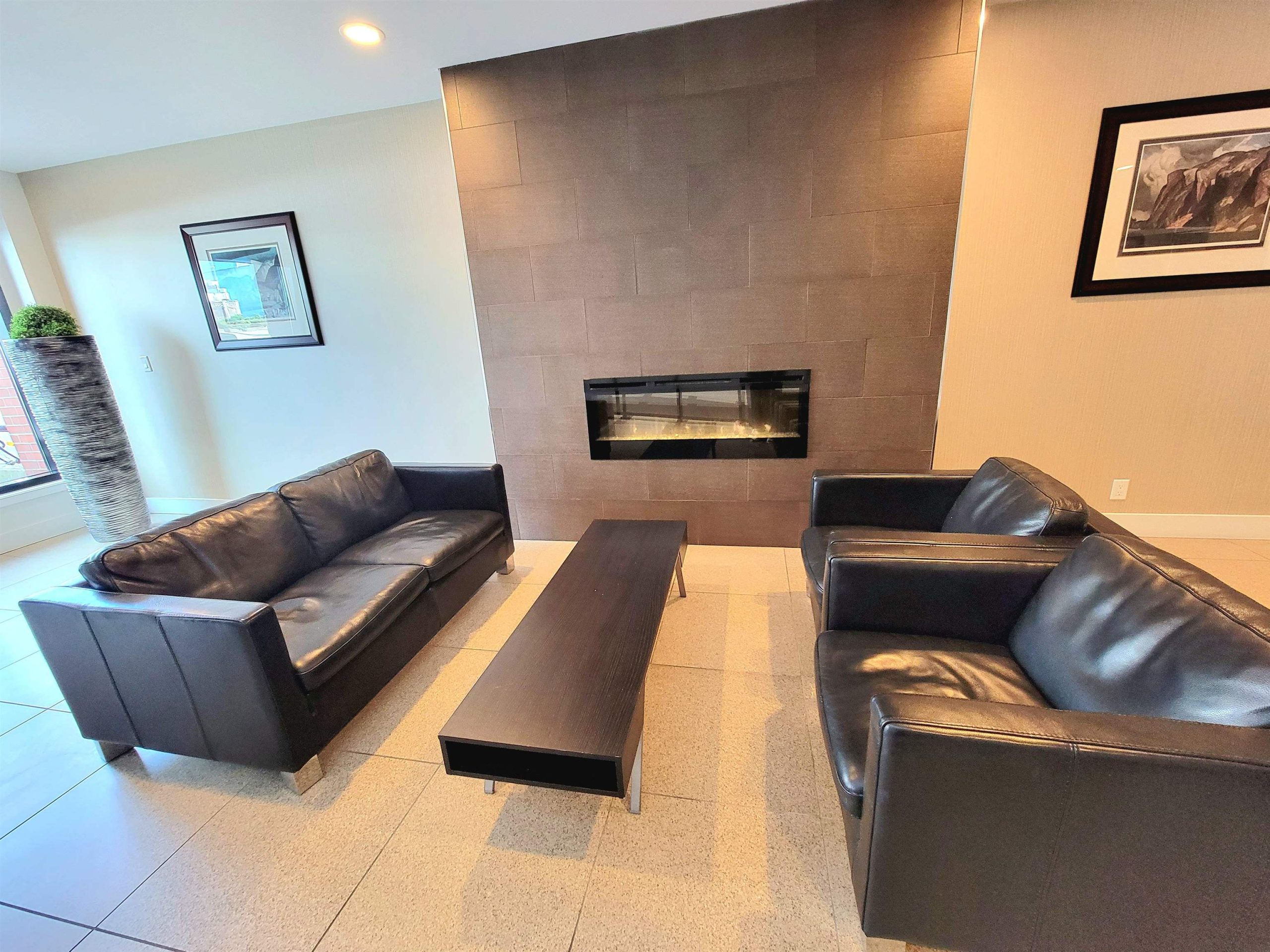 214 7777 ROYAL OAK AVENUE 4