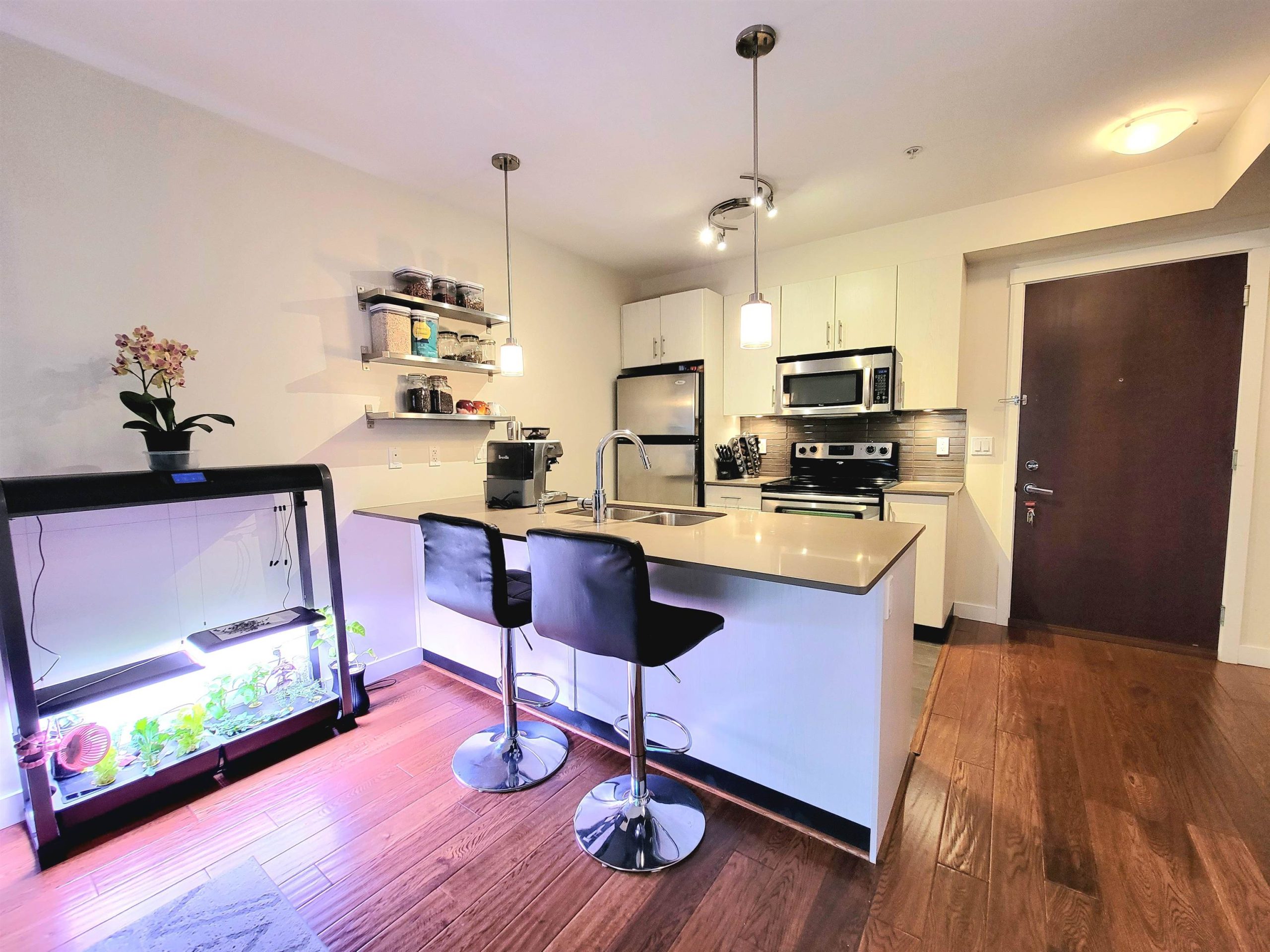 214 7777 ROYAL OAK AVENUE 6
