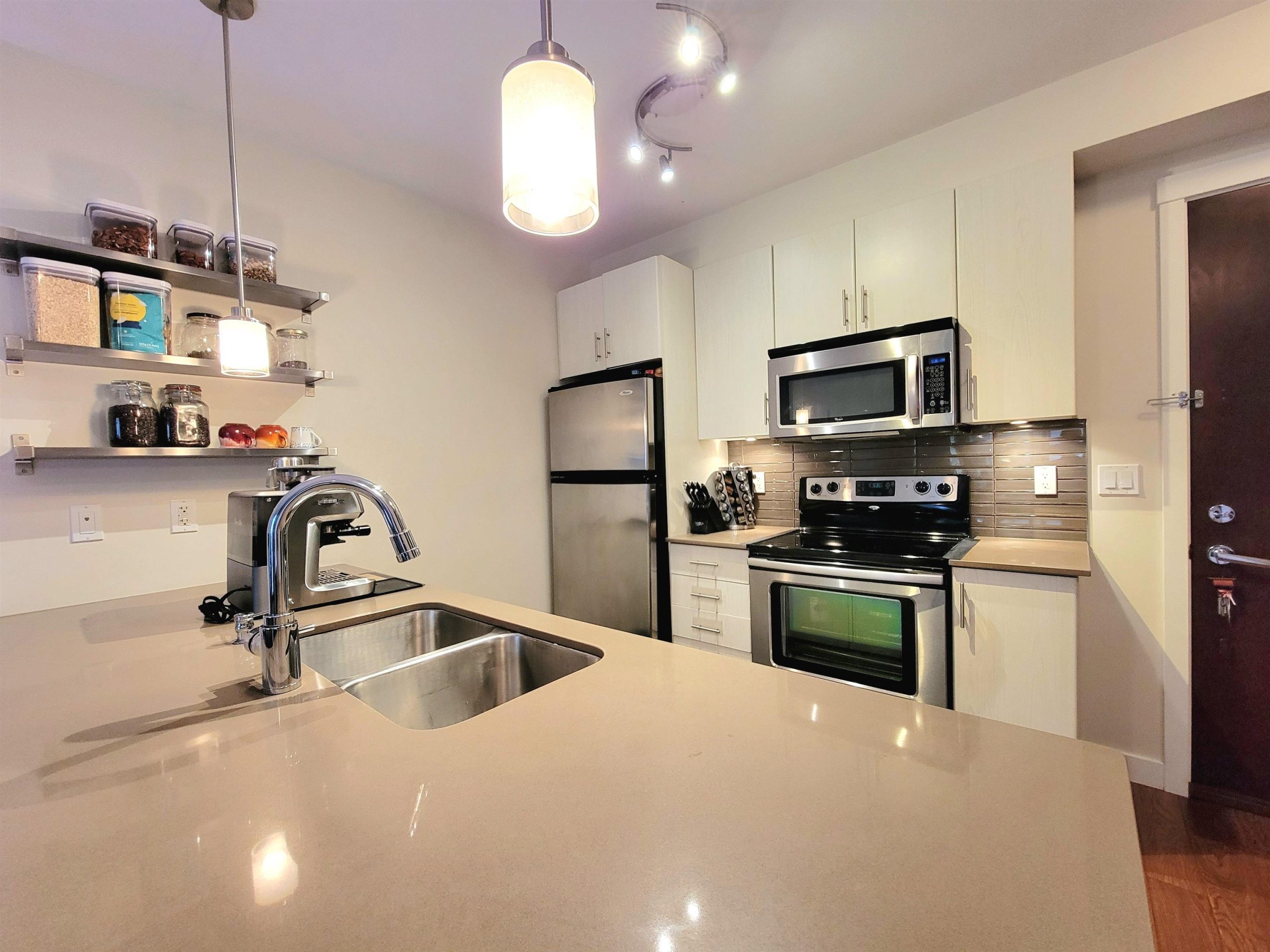 214 7777 ROYAL OAK AVENUE 9
