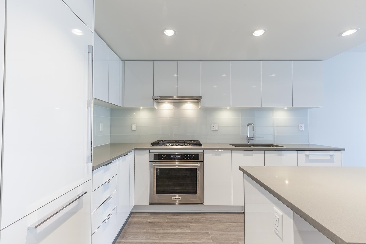 1207 2388 MADISON AVENUE 10