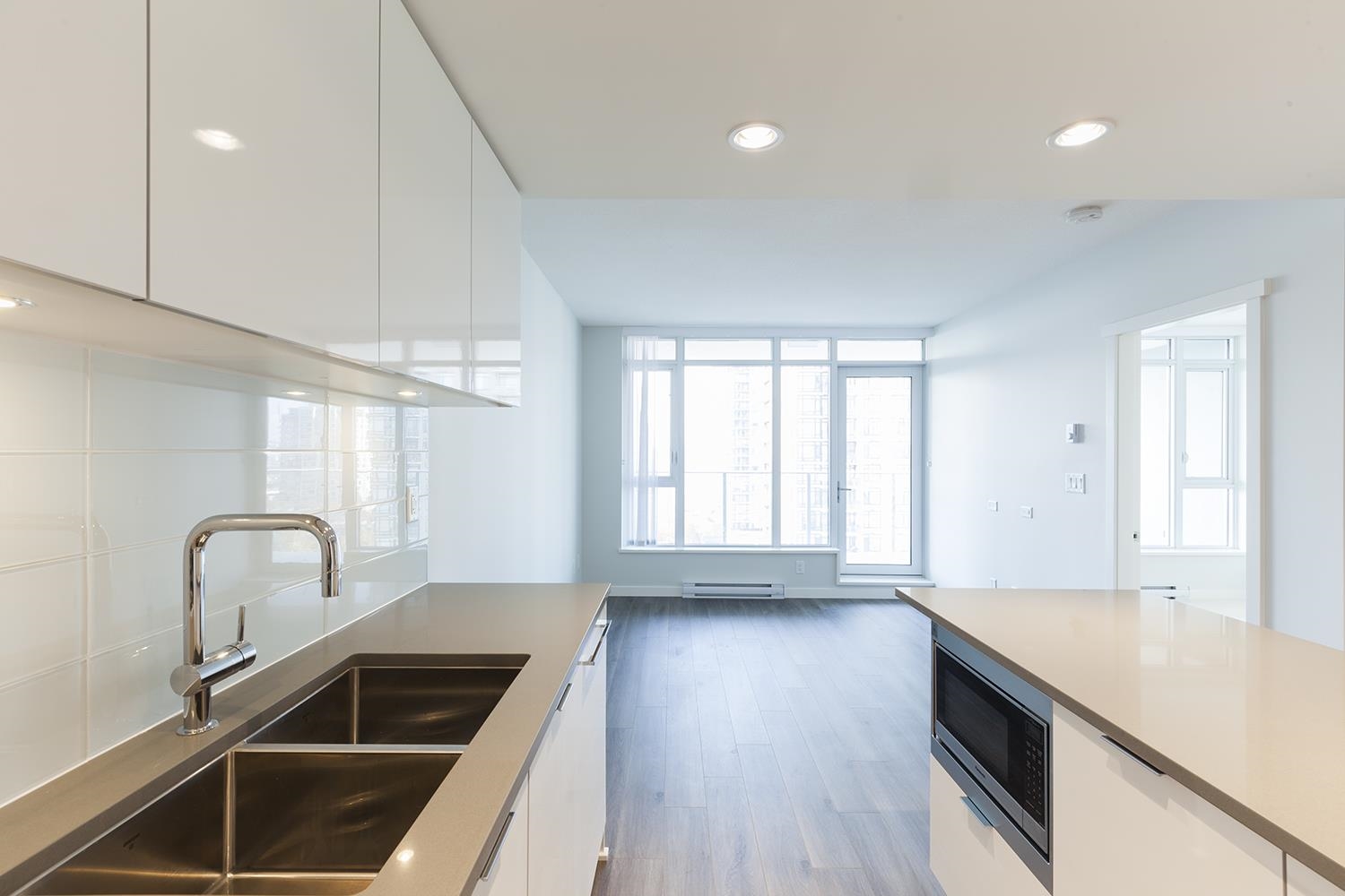 1207 2388 MADISON AVENUE 11