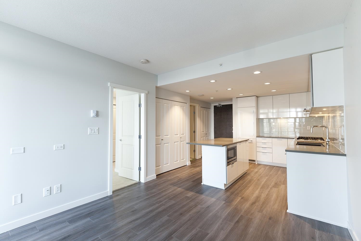 1207 2388 MADISON AVENUE 14