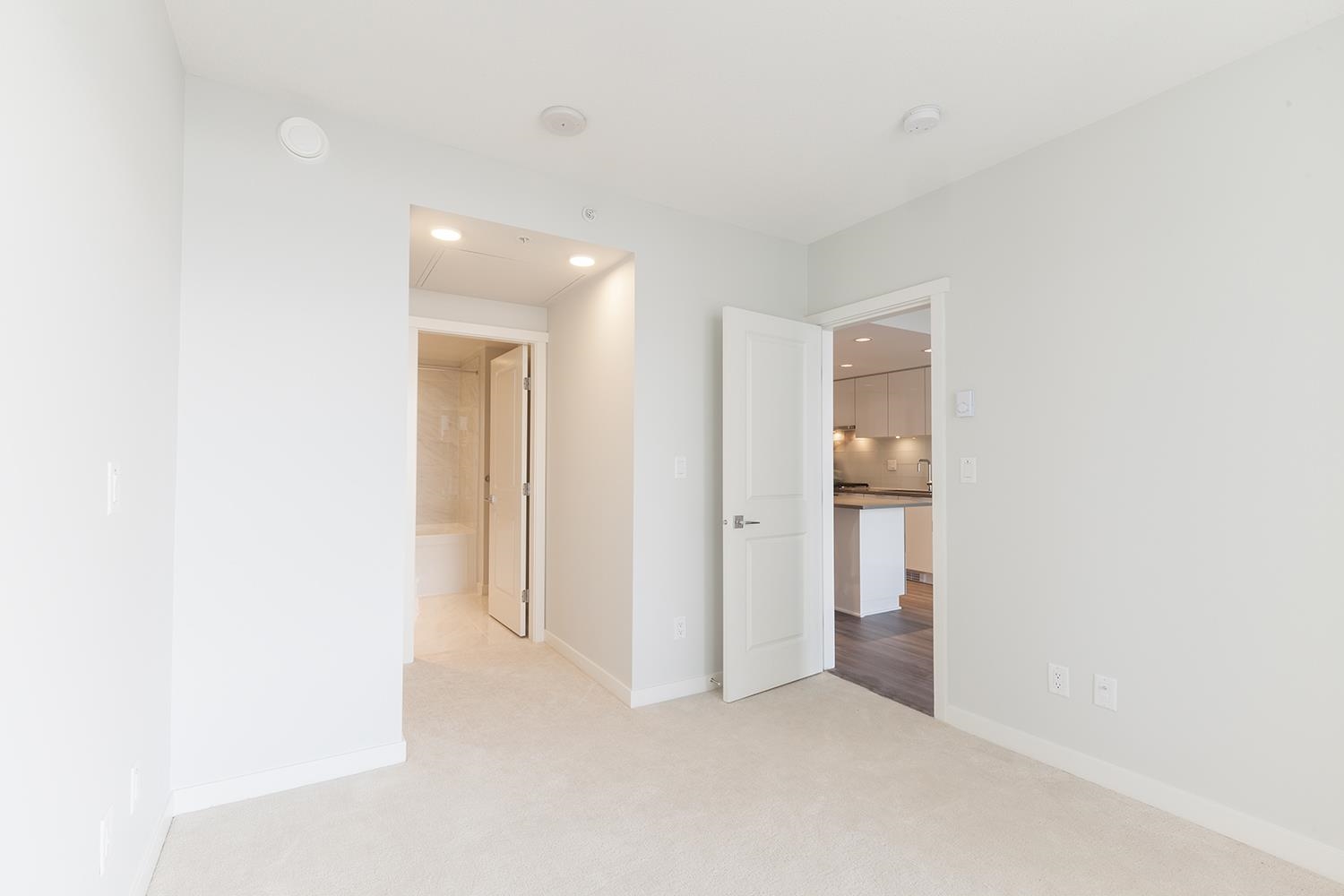 1207 2388 MADISON AVENUE 17