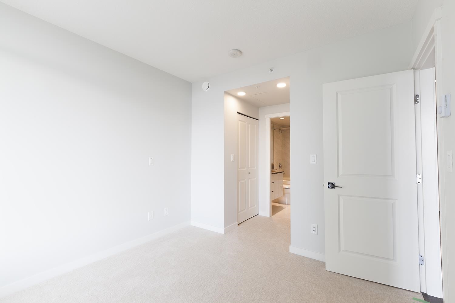 1207 2388 MADISON AVENUE 18
