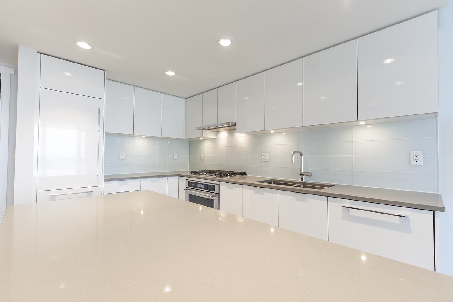 1207 2388 MADISON AVENUE 8