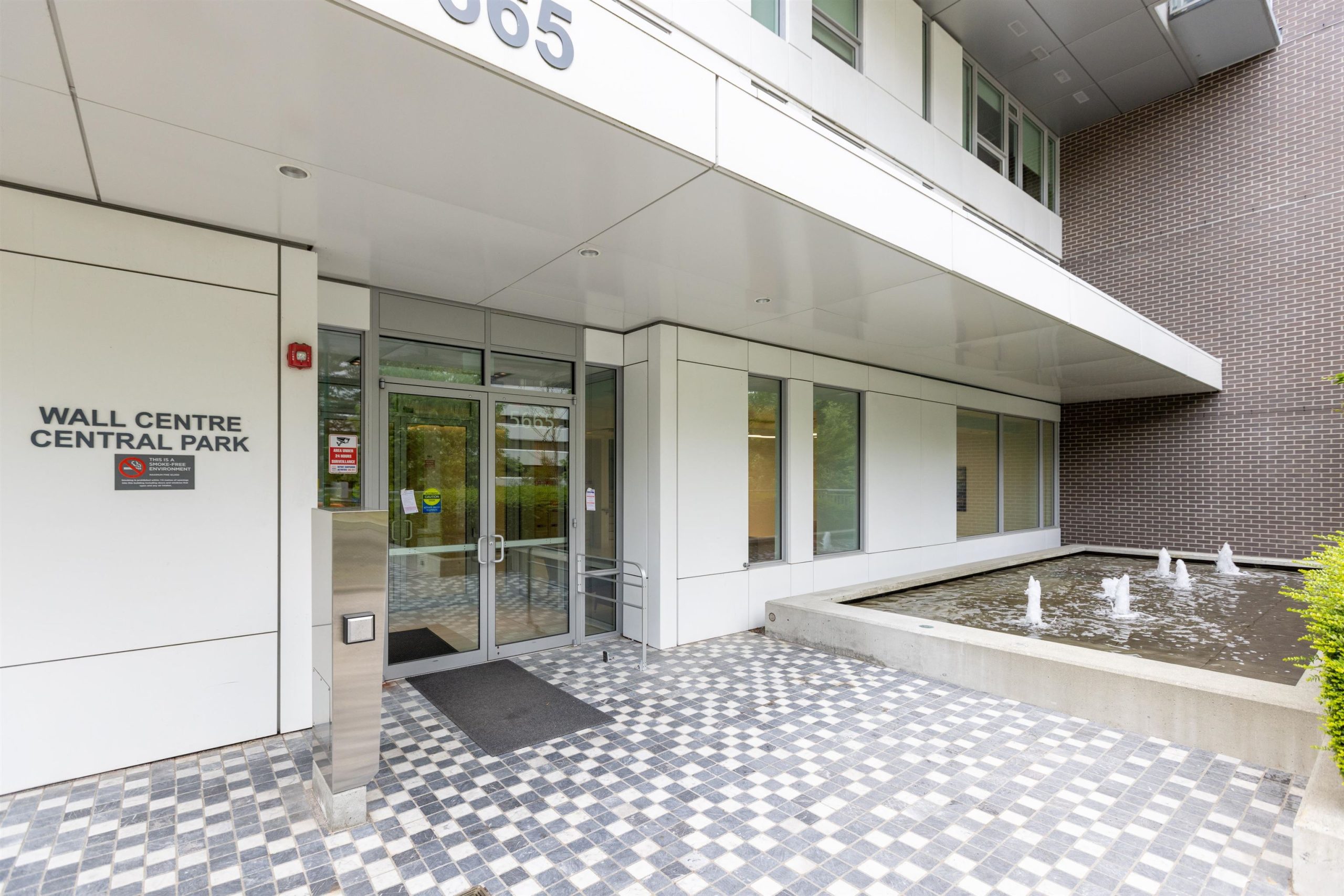 2501 5665 BOUNDARY ROAD 18