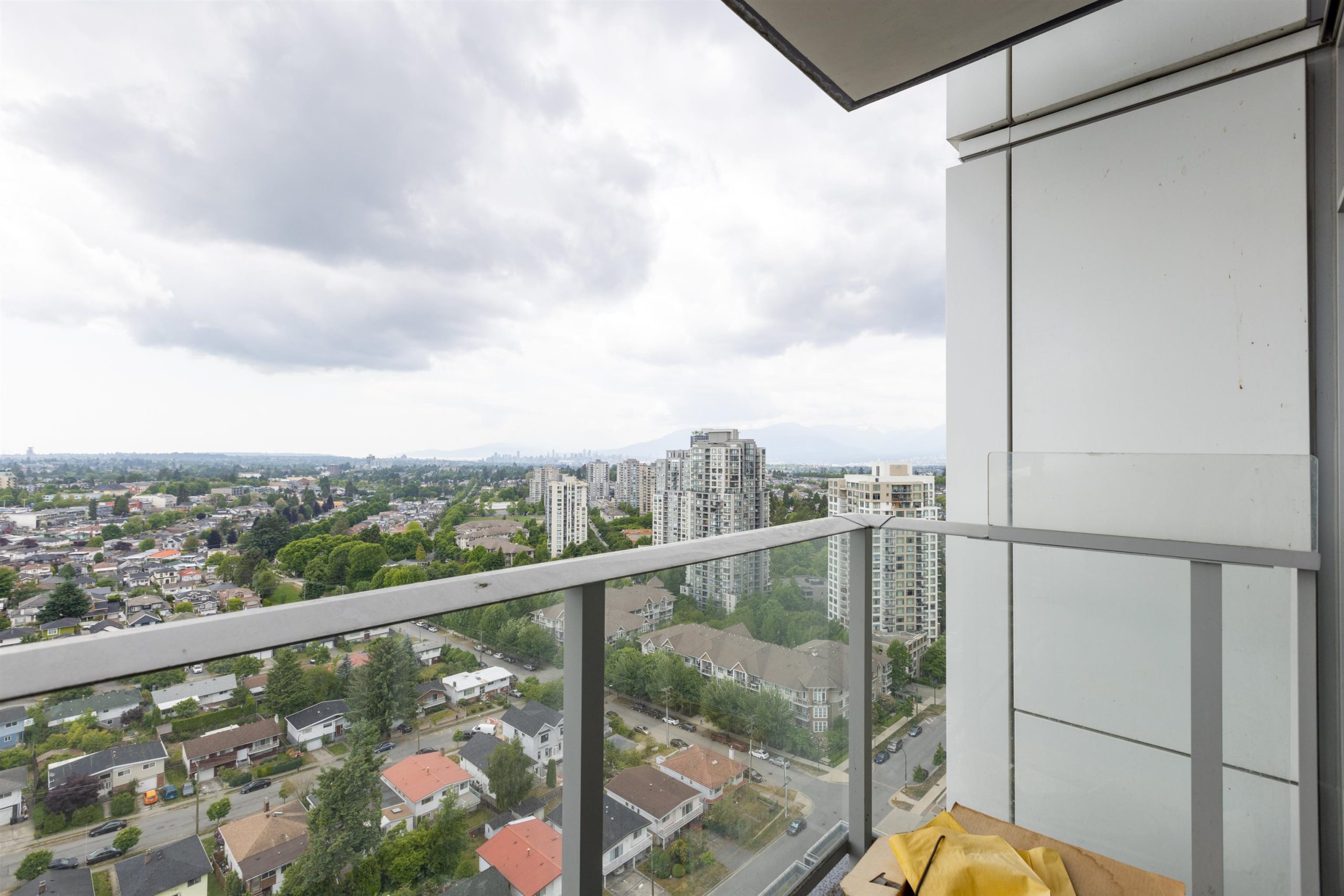 2501 5665 BOUNDARY ROAD 19