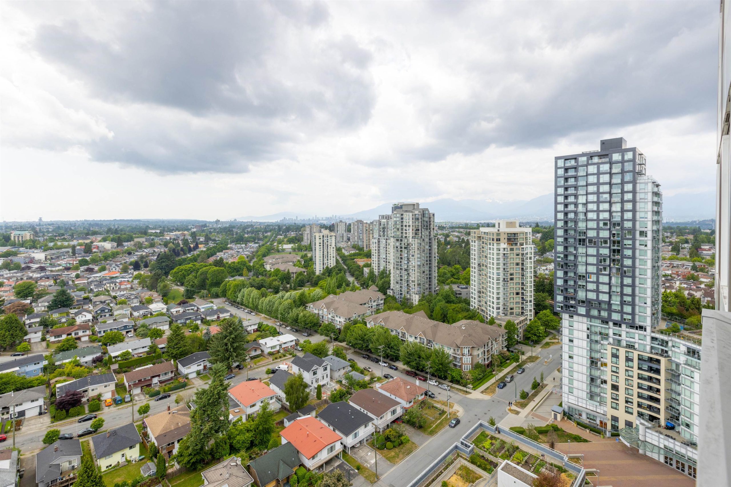 2501 5665 BOUNDARY ROAD 20