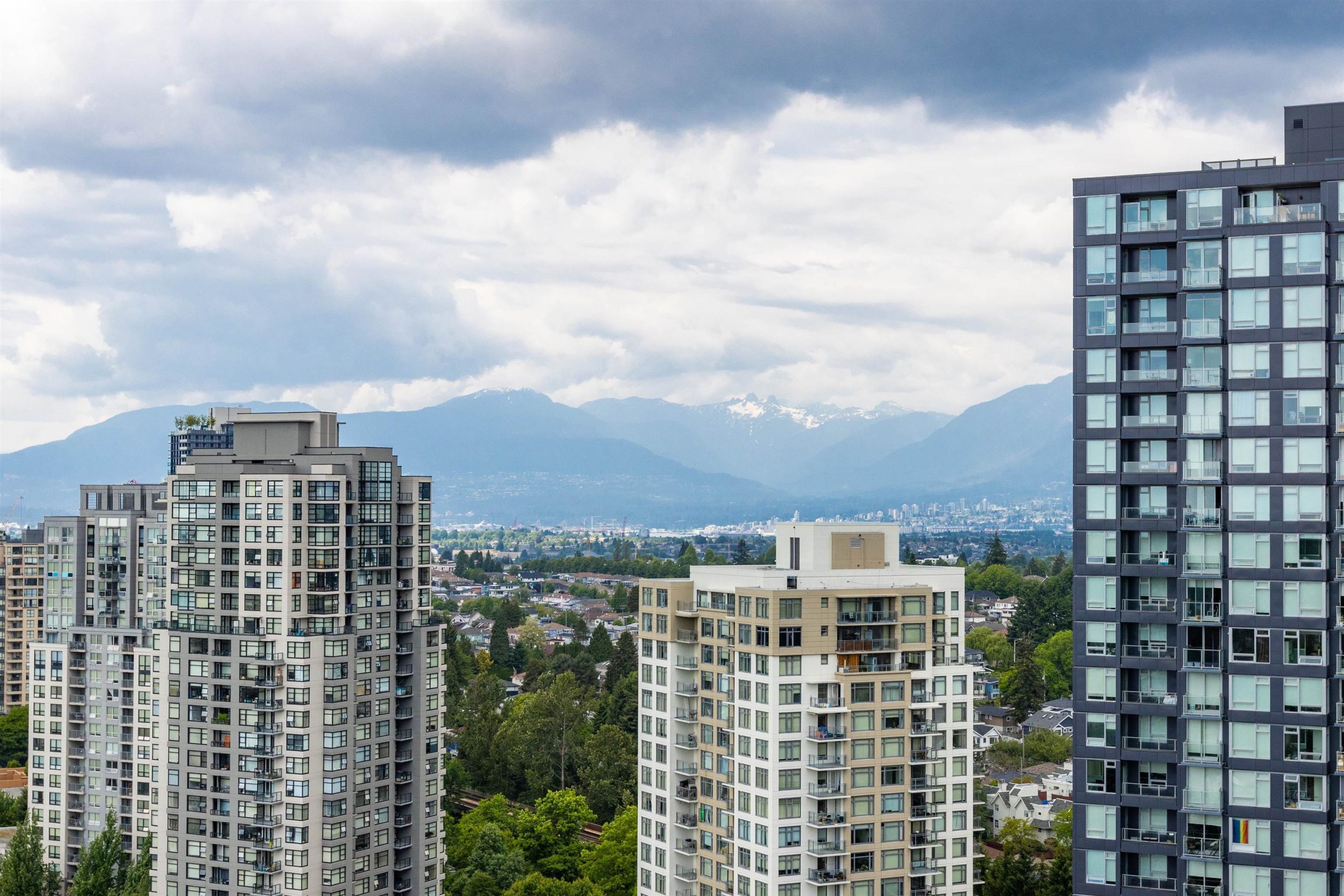 2501 5665 BOUNDARY ROAD 23
