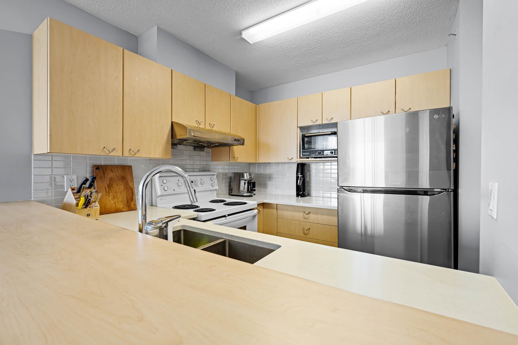 809 8180 GRANVILLE AVENUE 3