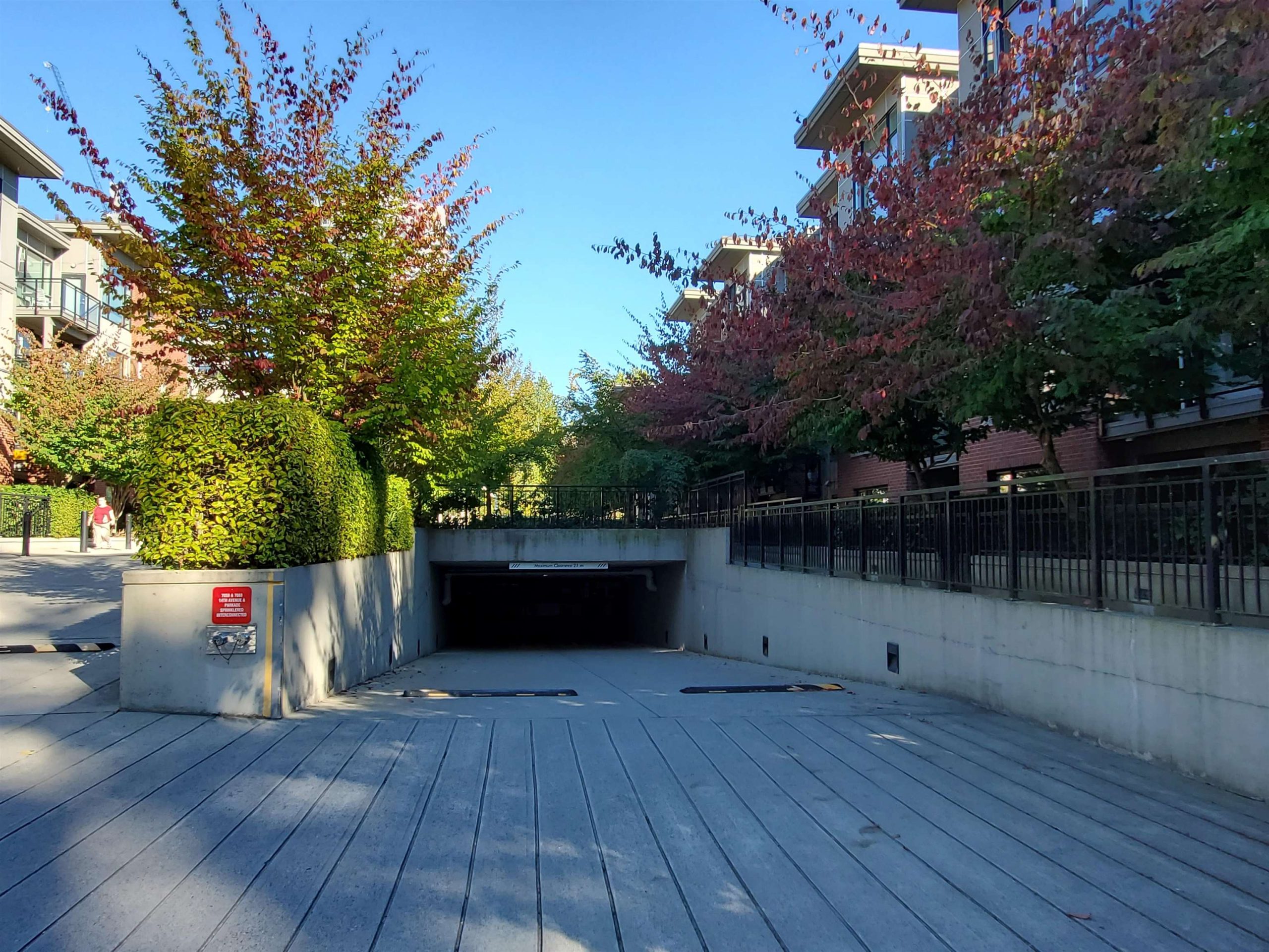 406 7058 14TH AVENUE 33