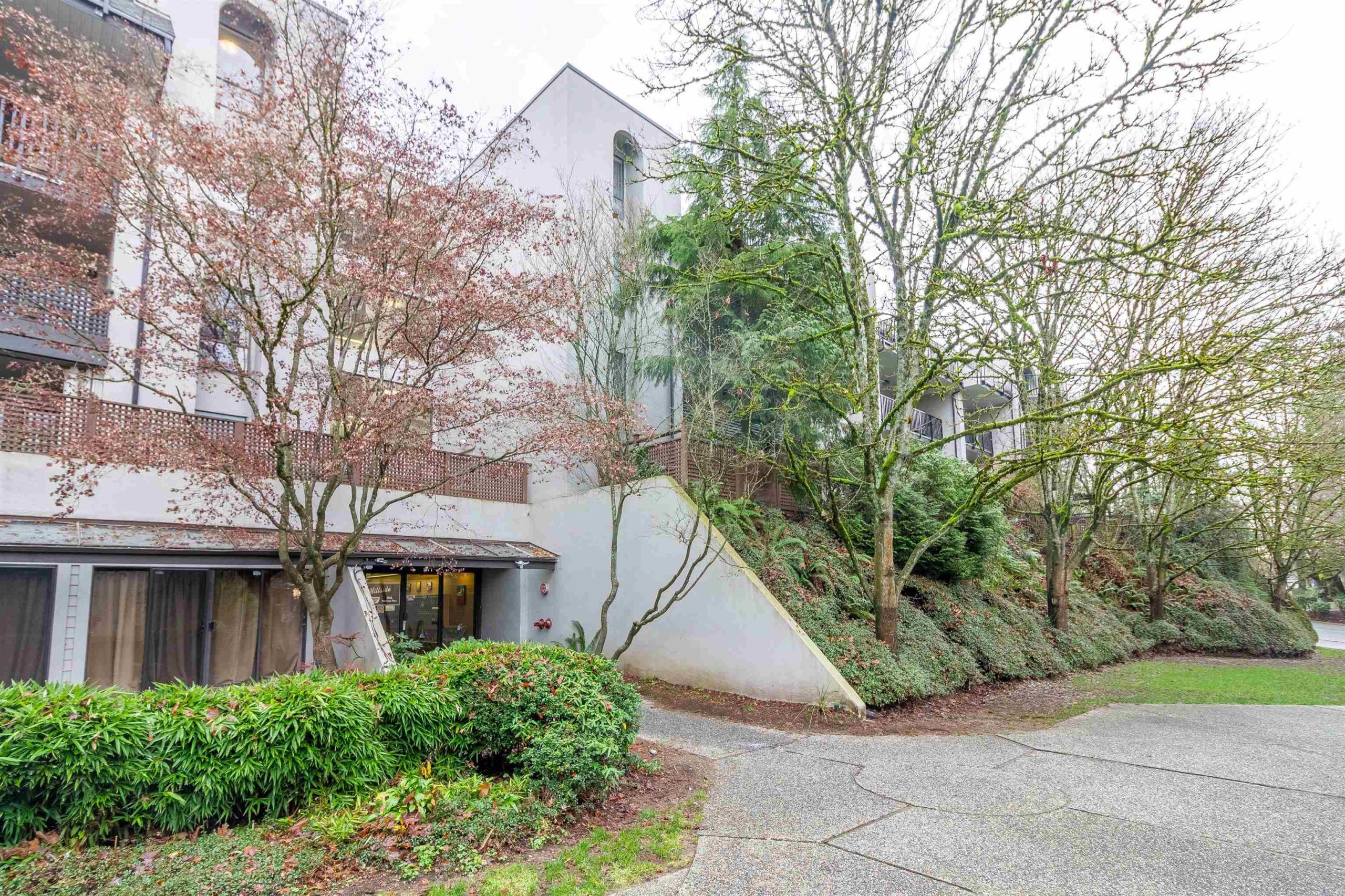 220 1945 WOODWAY PLACE 28