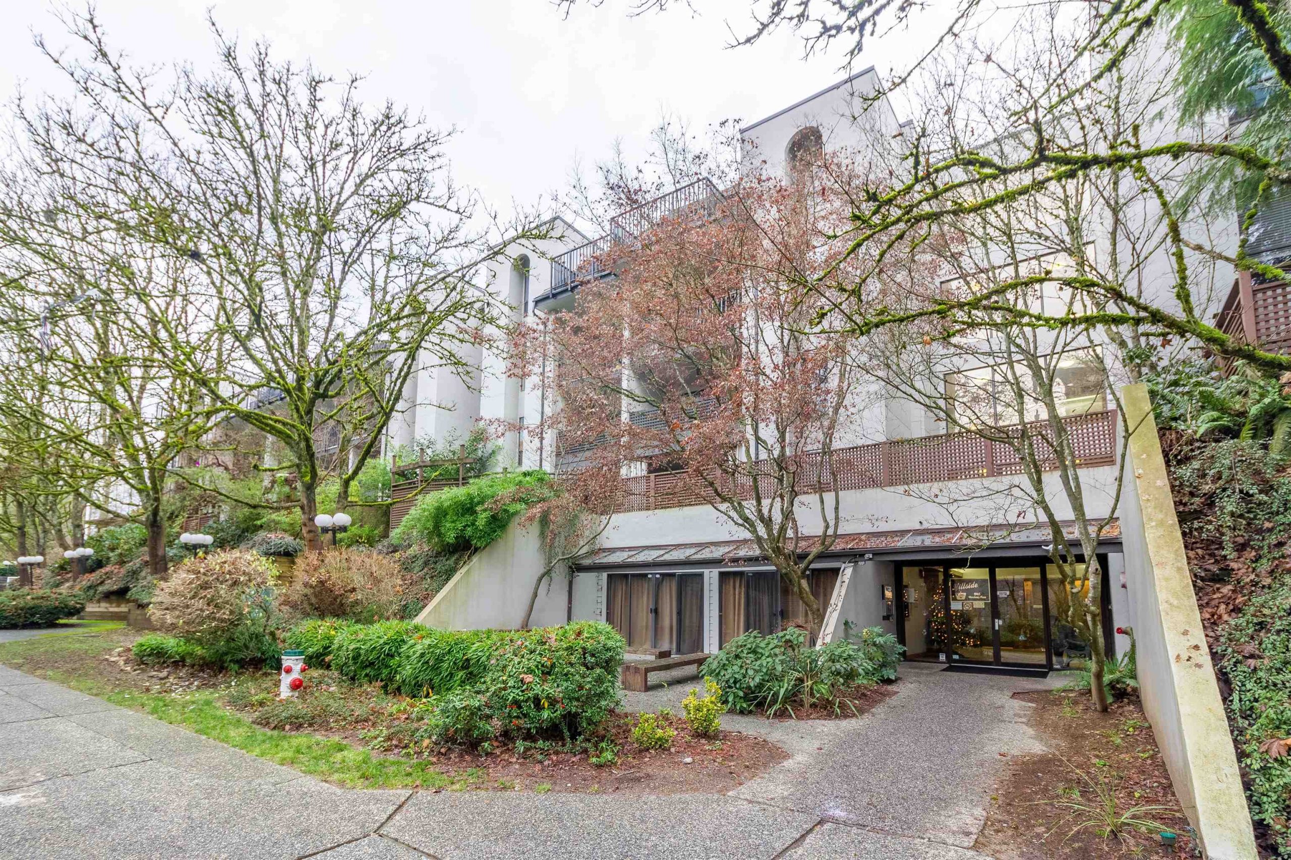 220 1945 WOODWAY PLACE 29