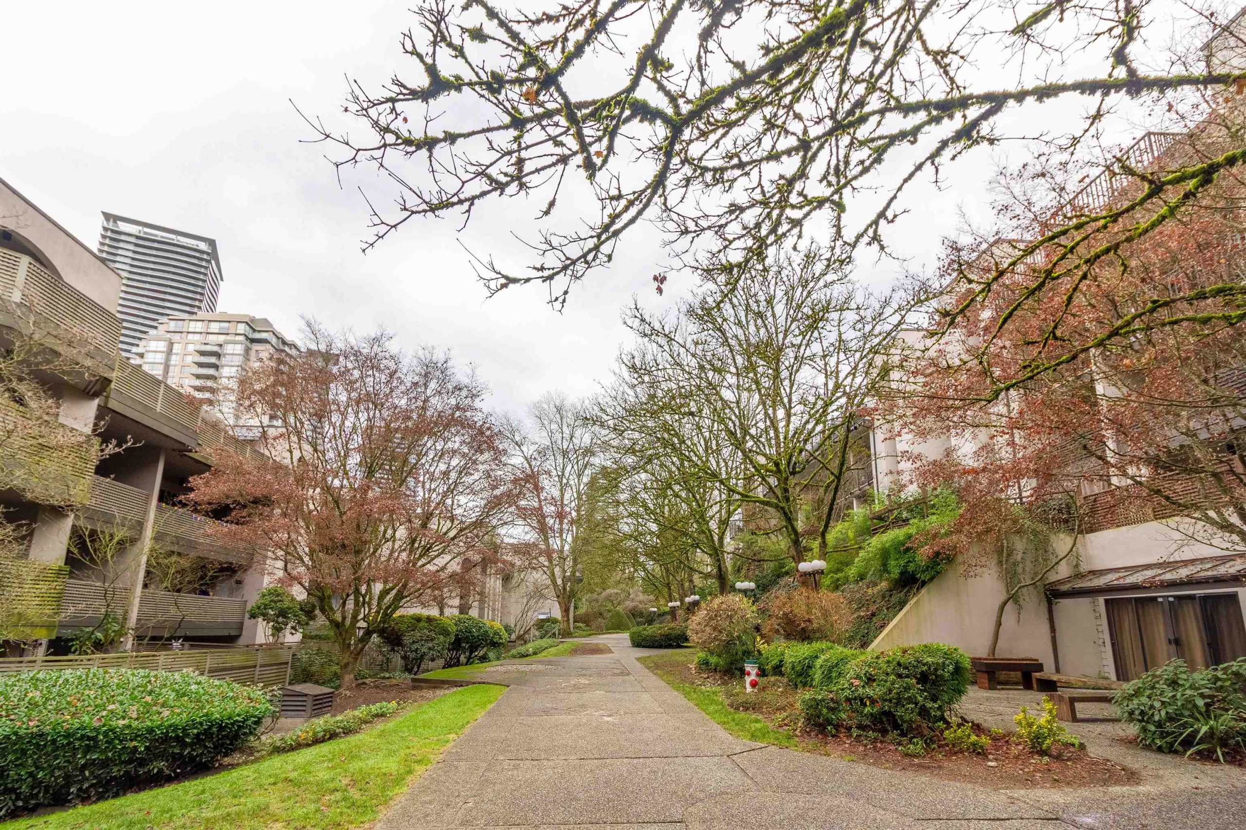 220 1945 WOODWAY PLACE 30