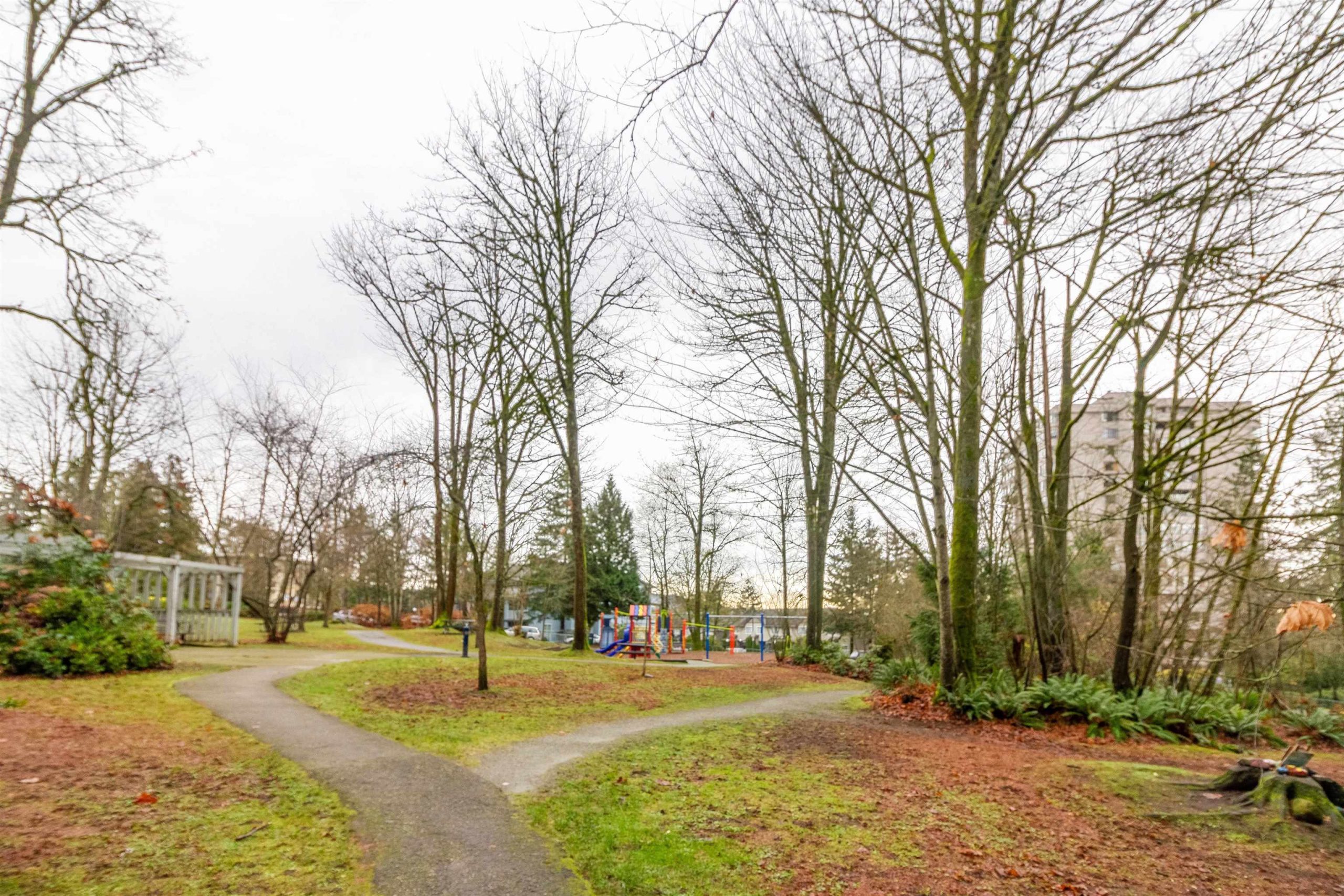 220 1945 WOODWAY PLACE 32