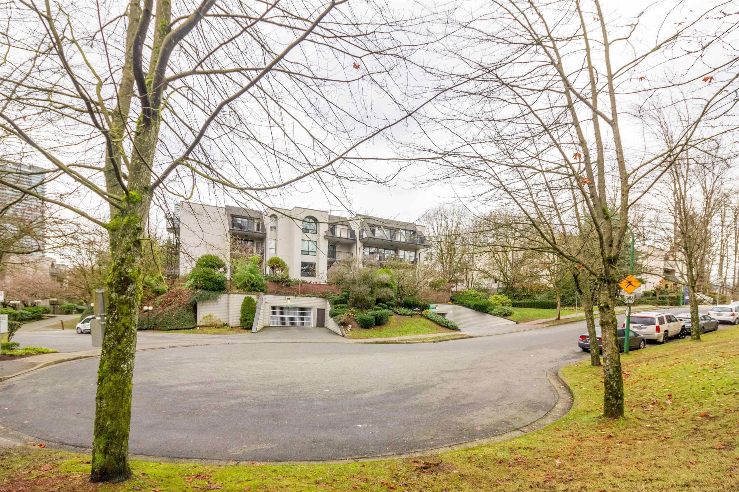 220 1945 WOODWAY PLACE 33