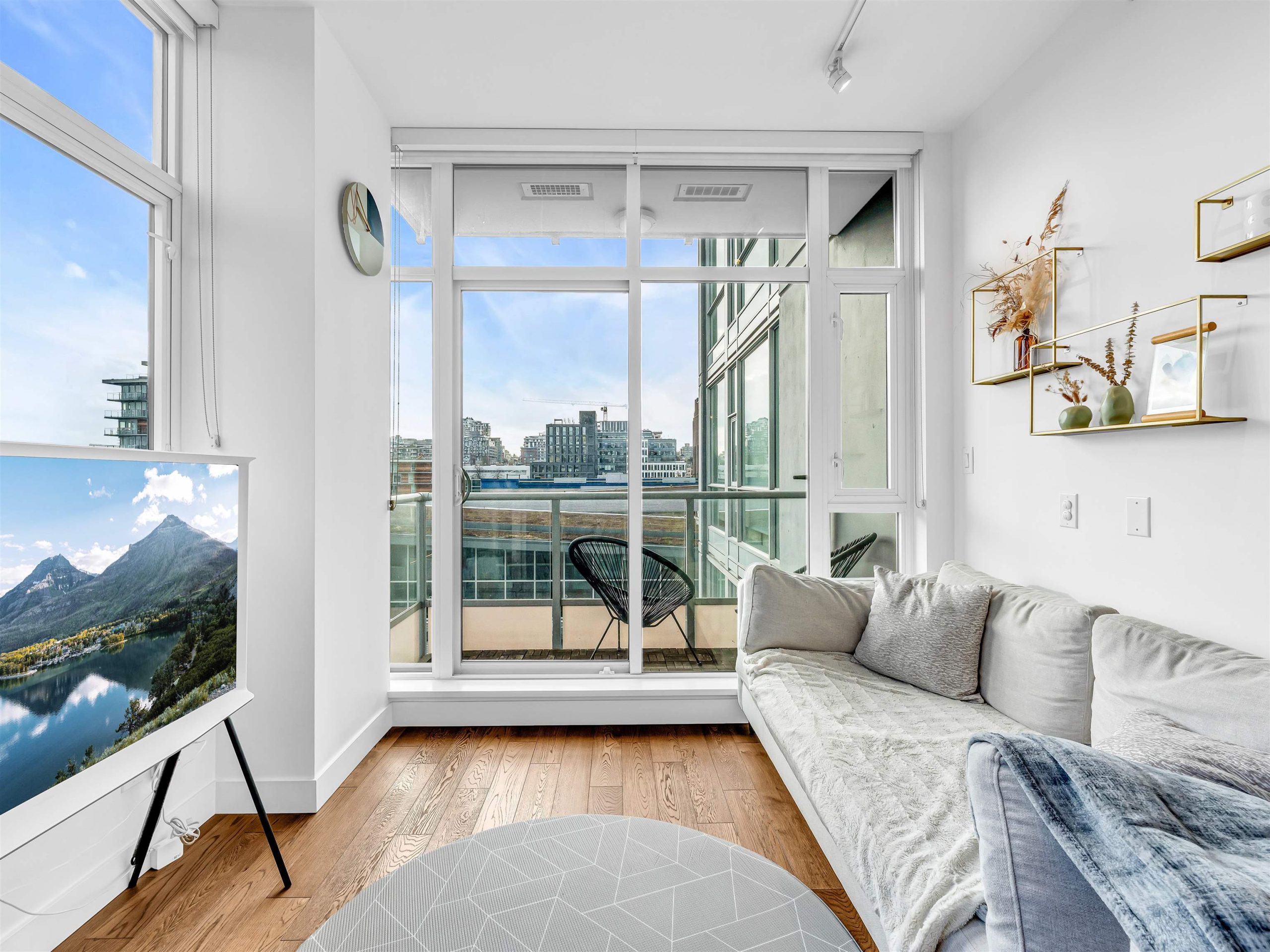 801 108 E 1ST AVENUE, VANCOUVER 4