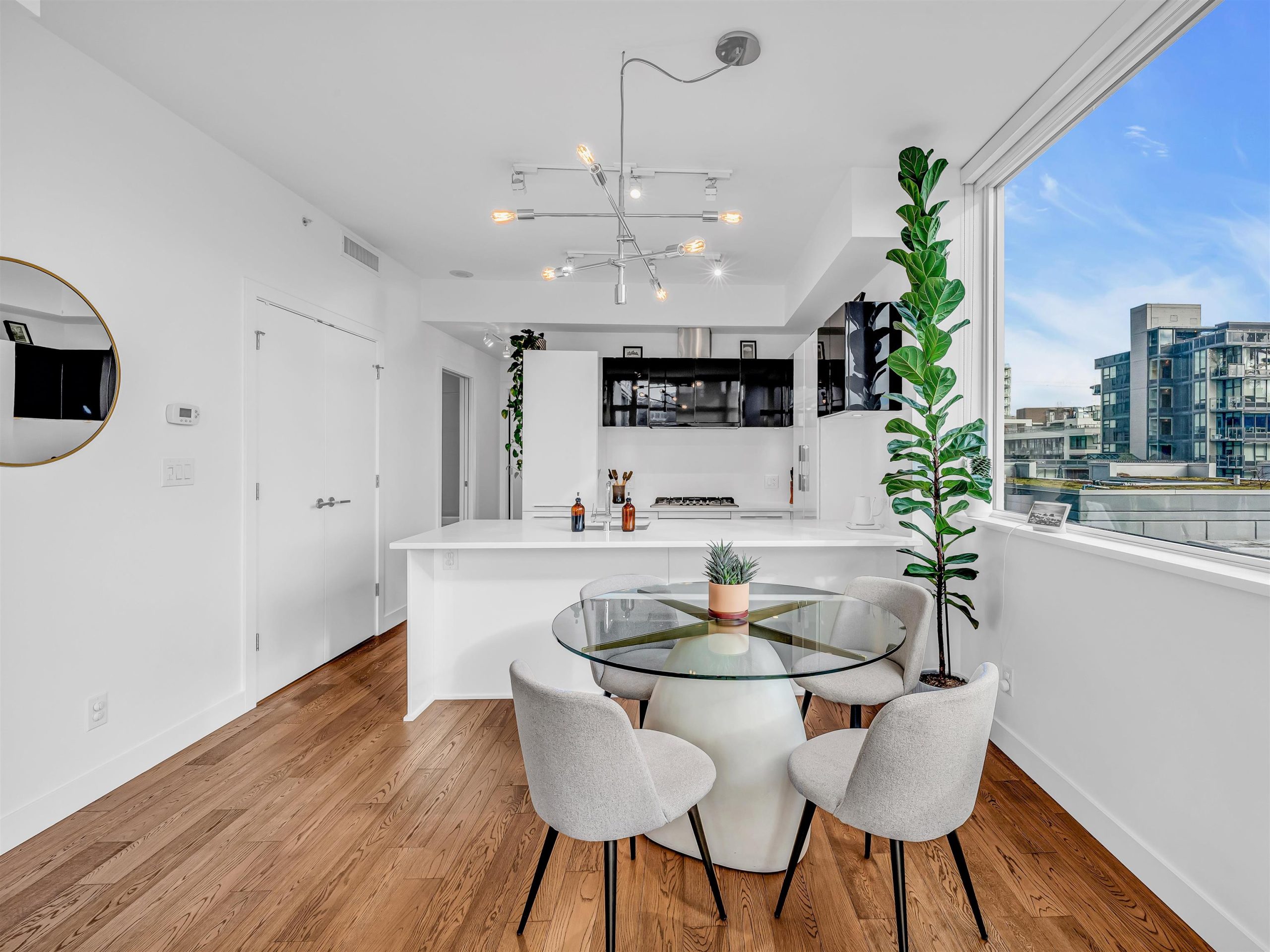 801 108 E 1ST AVENUE, VANCOUVER 5