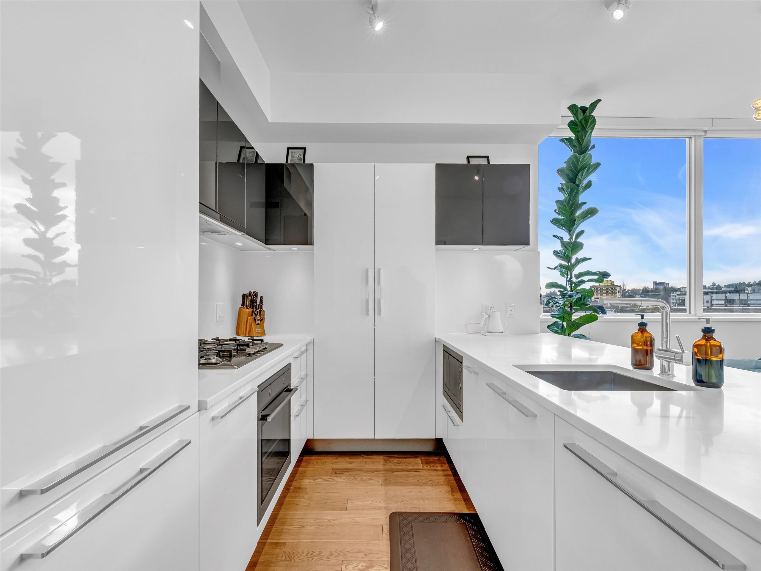 801 108 E 1ST AVENUE, VANCOUVER 8
