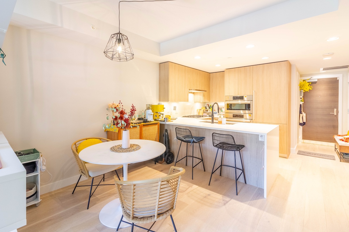 101 2738 LIBRARY LANE, NORTH VANCOUVER 4