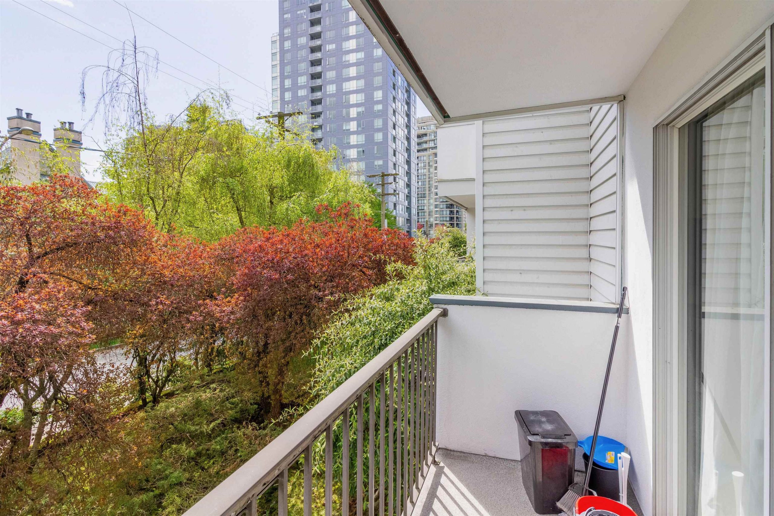 206 428 AGNES STREET, NEW WESTMINSTER 14