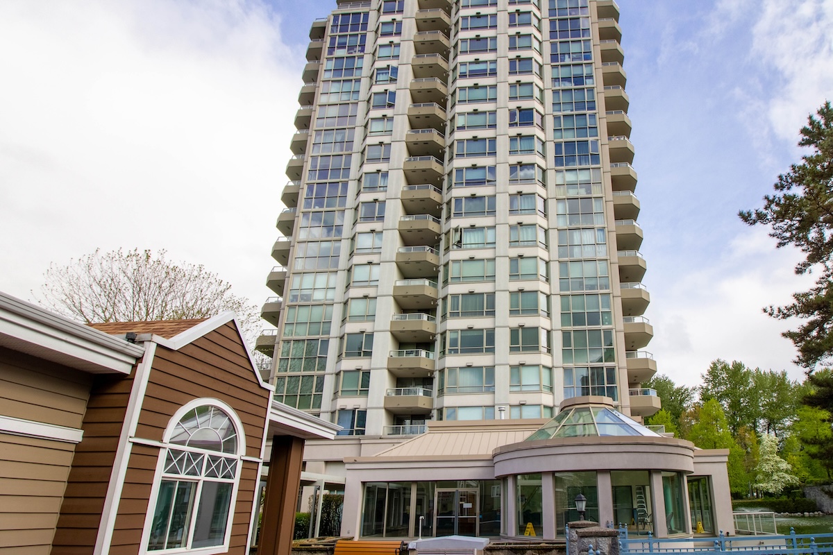 802 3070 GUILDFORD WAY, COQUITLAM 32