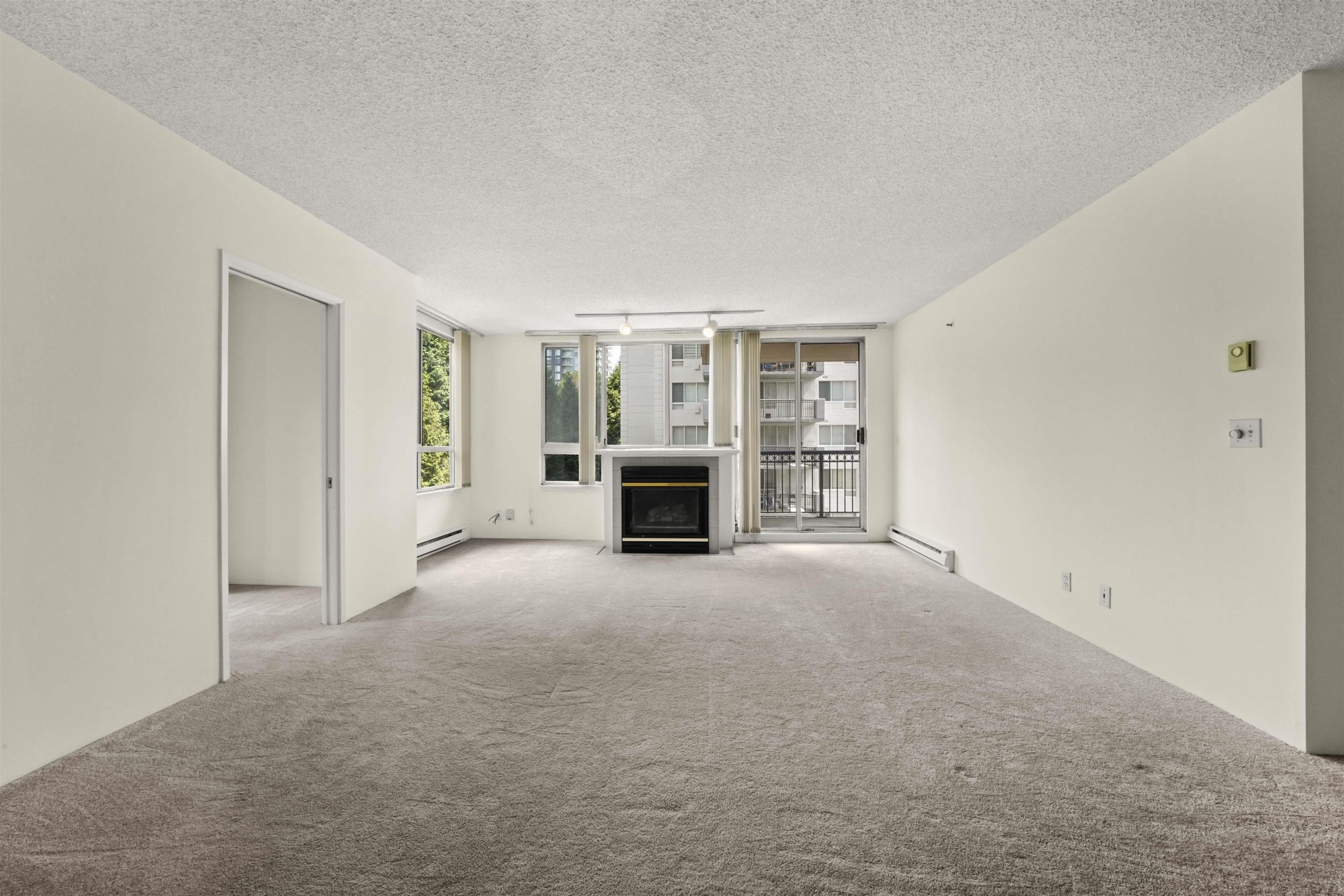 402 551 AUSTIN AVENUE 28