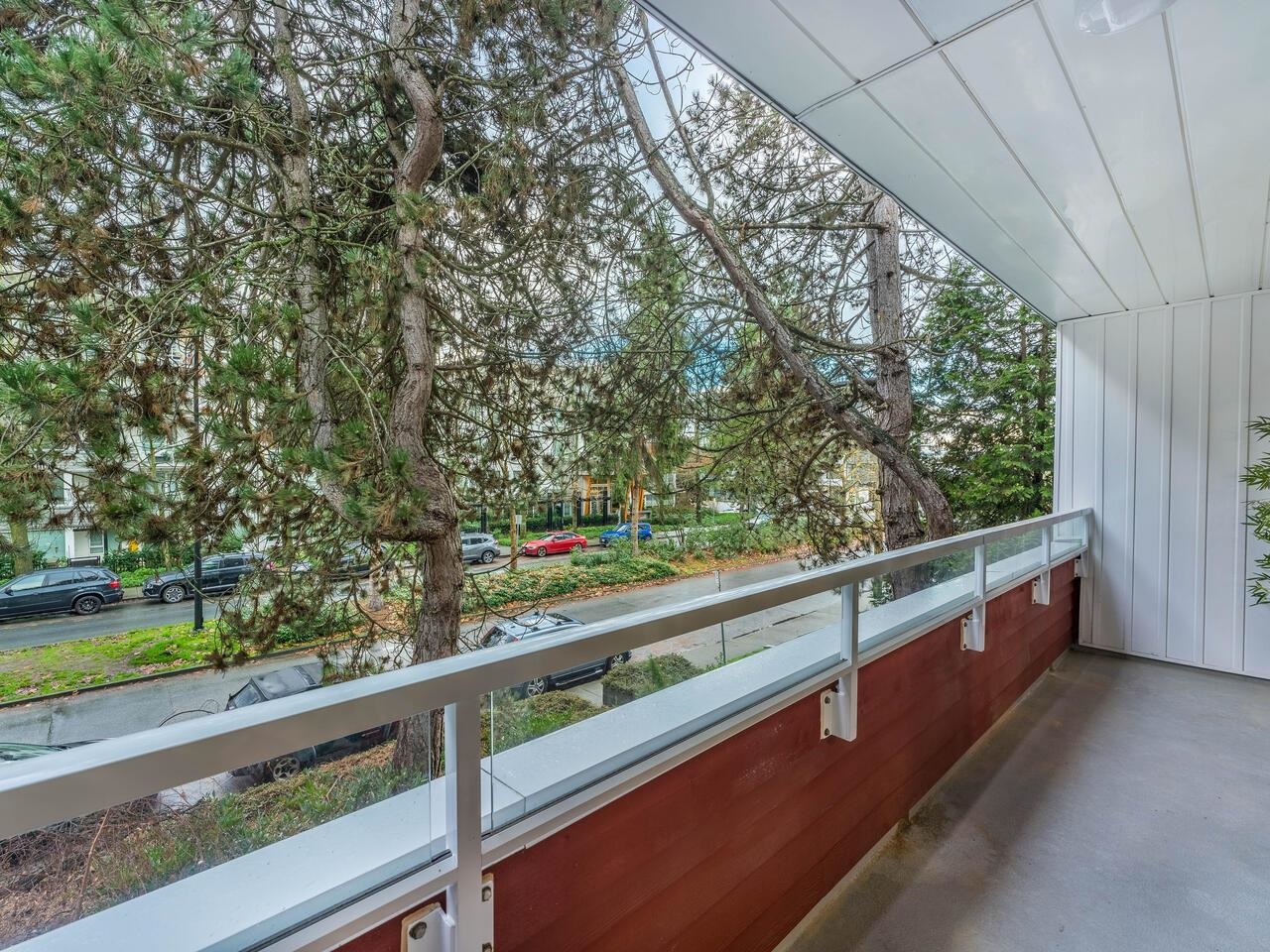 207 250 W 1ST STREET 12