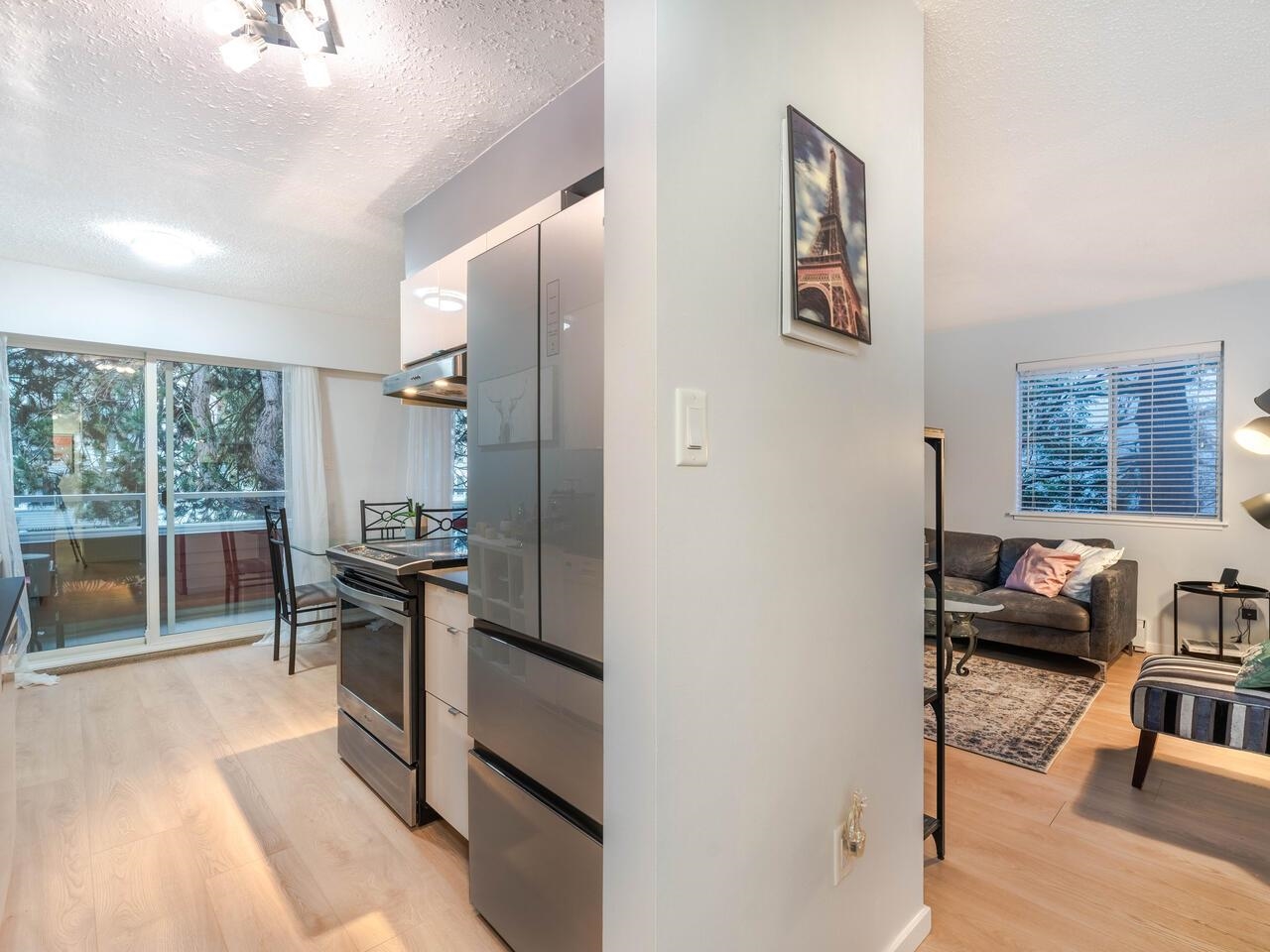 207 250 W 1ST STREET 3