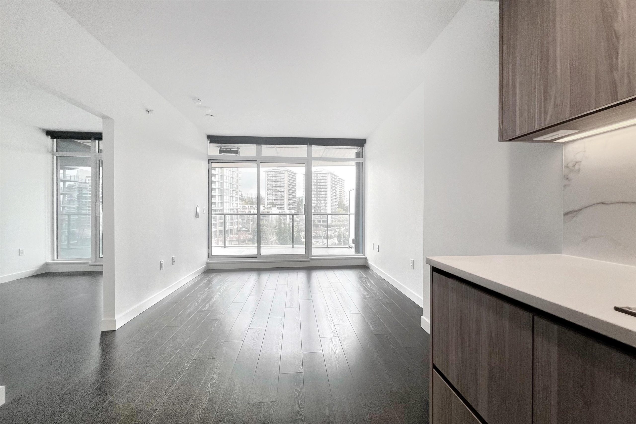 605 4880 LOUGHEED HIGHWAY 11