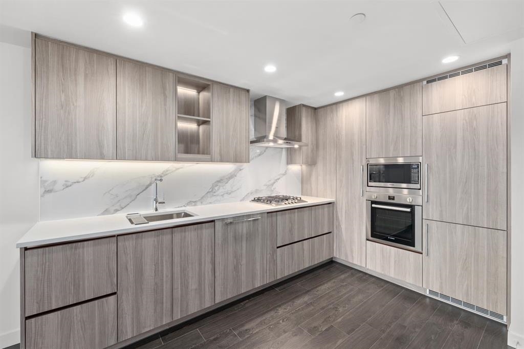605 4880 LOUGHEED HIGHWAY 5