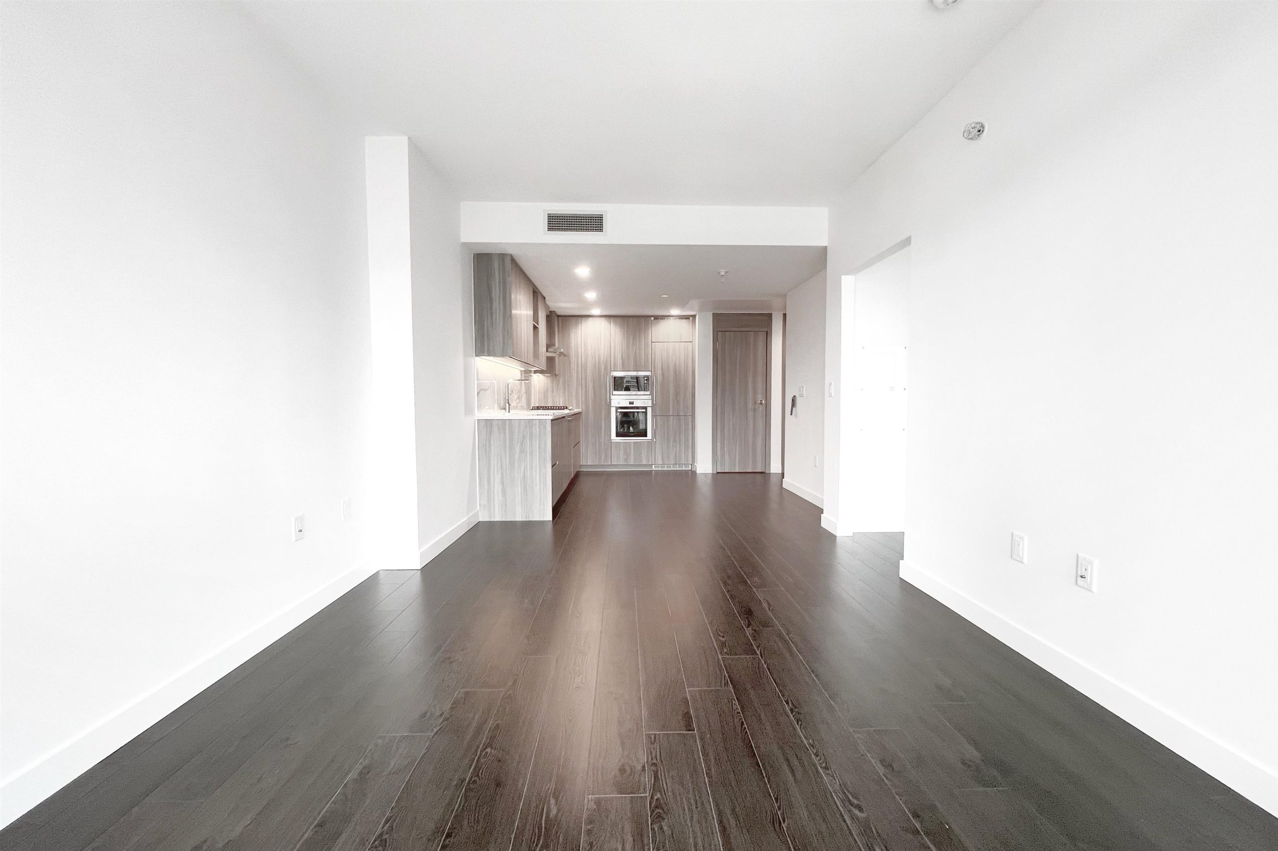 605 4880 LOUGHEED HIGHWAY 6