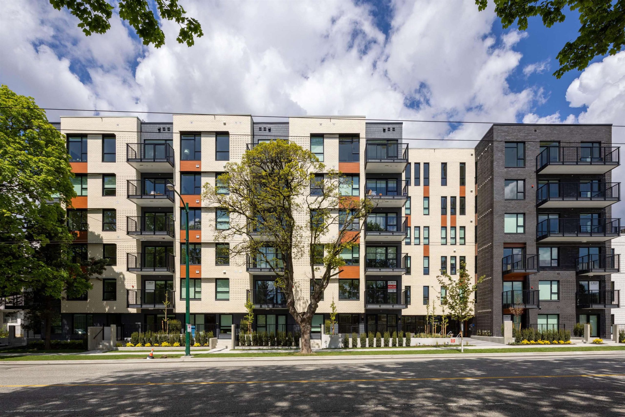 610 2235 E BROADWAY 35