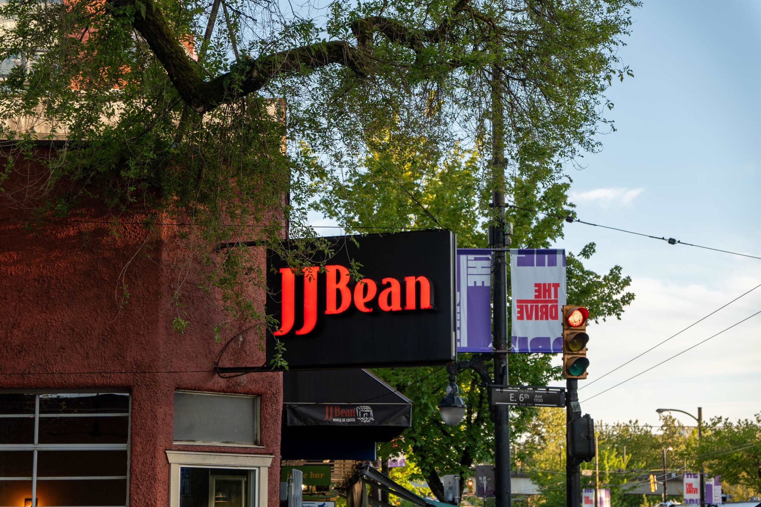 610 2235 E BROADWAY 38