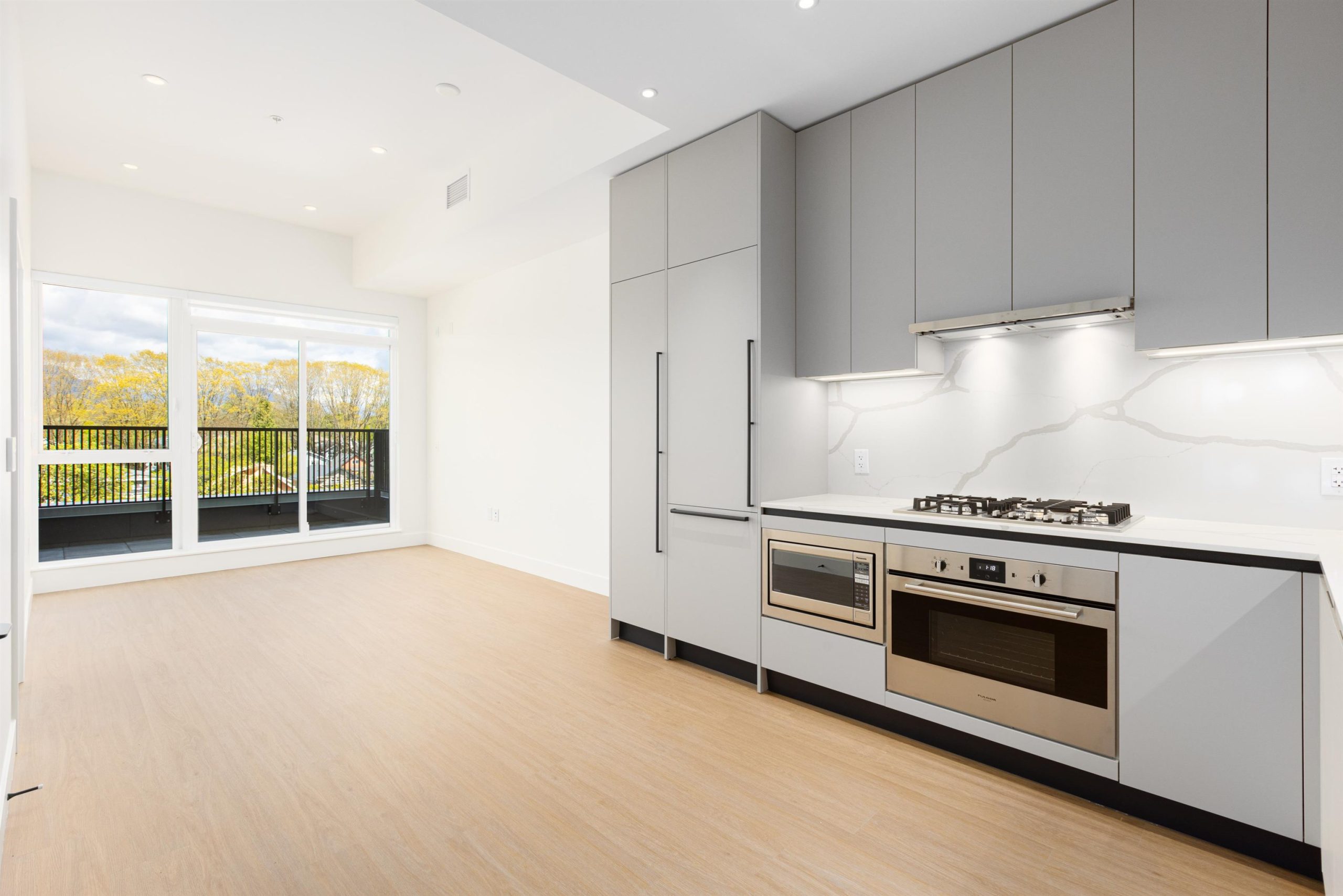 610 2235 E BROADWAY 3