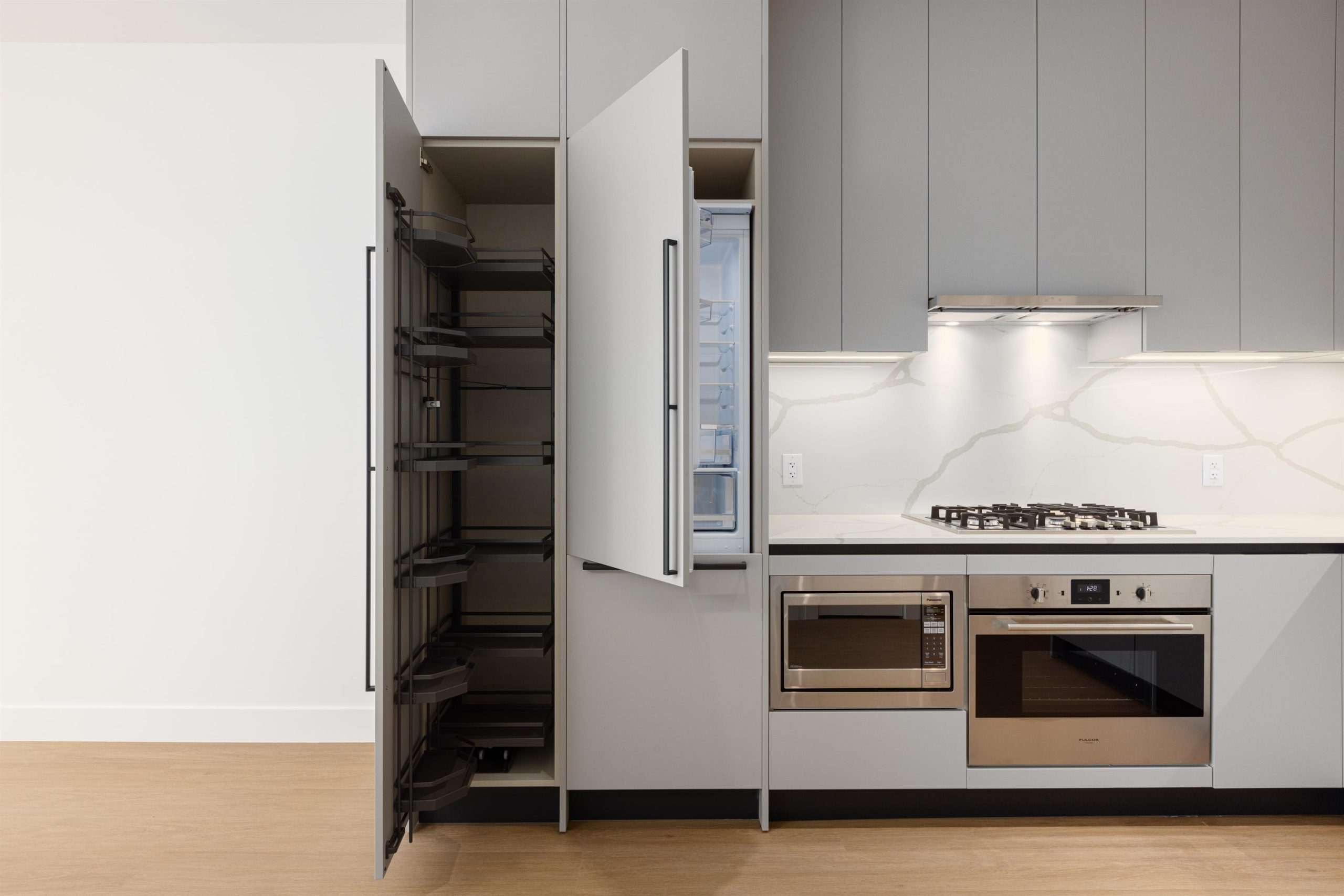 610 2235 E BROADWAY 4