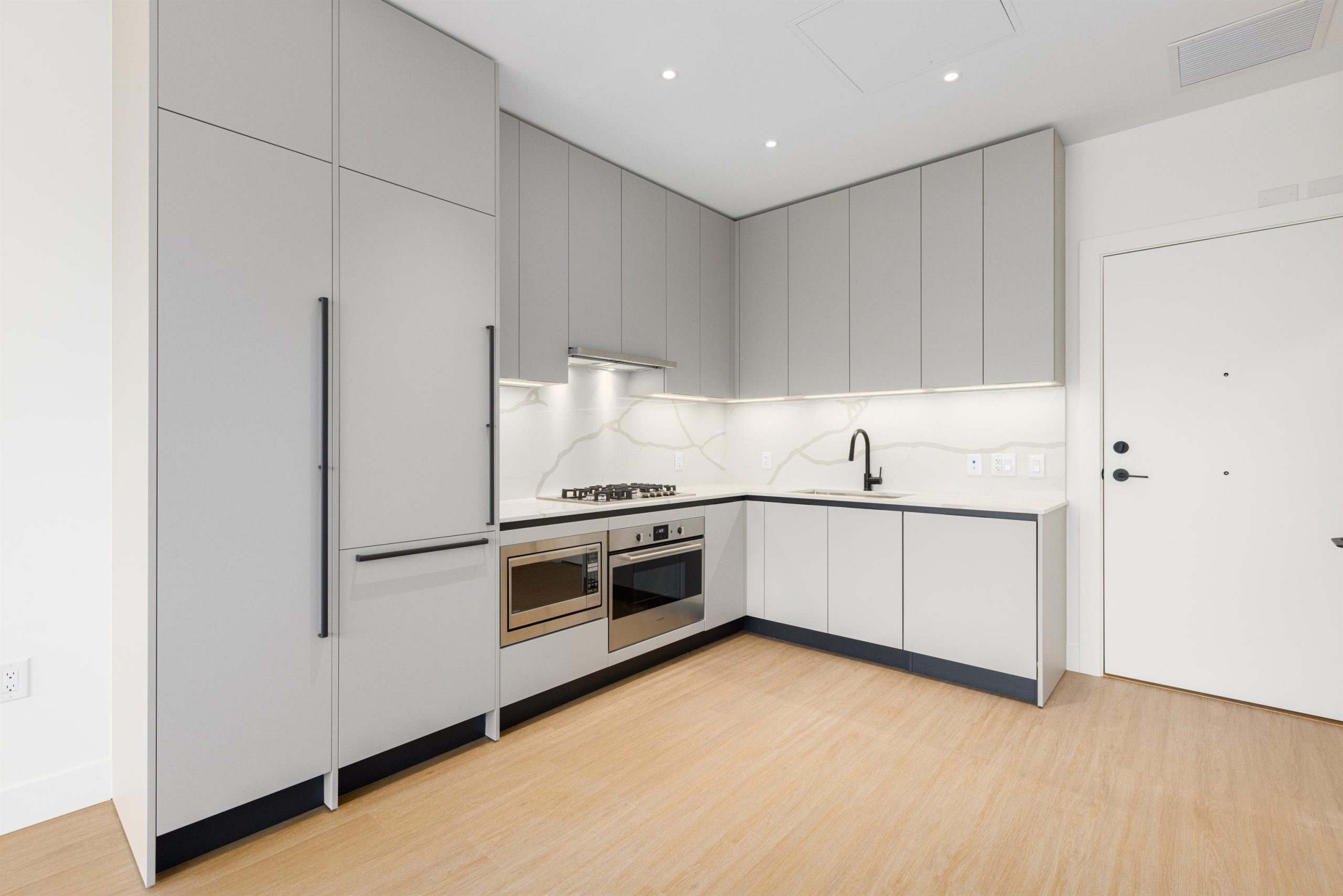 610 2235 E BROADWAY 5