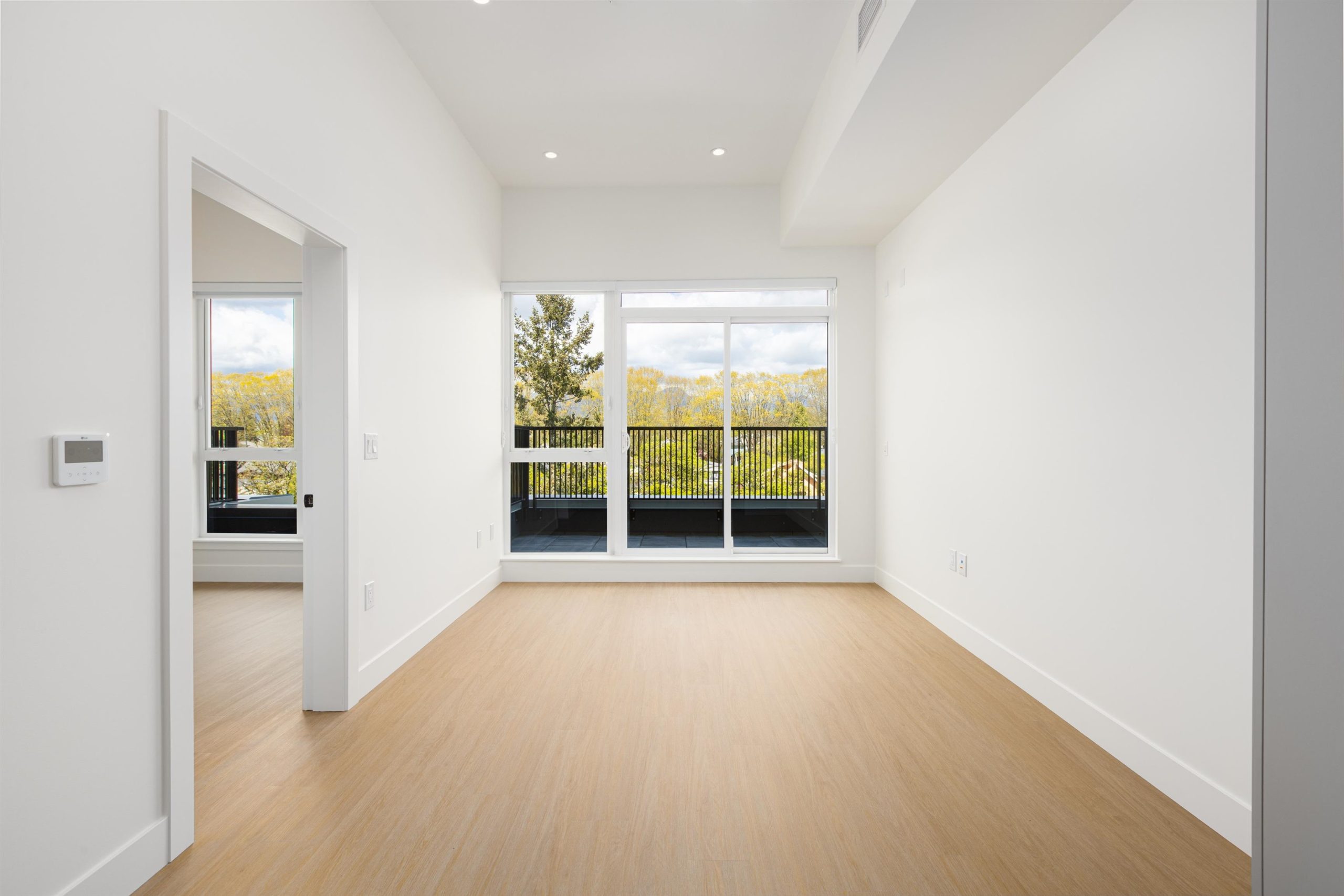 610 2235 E BROADWAY 6
