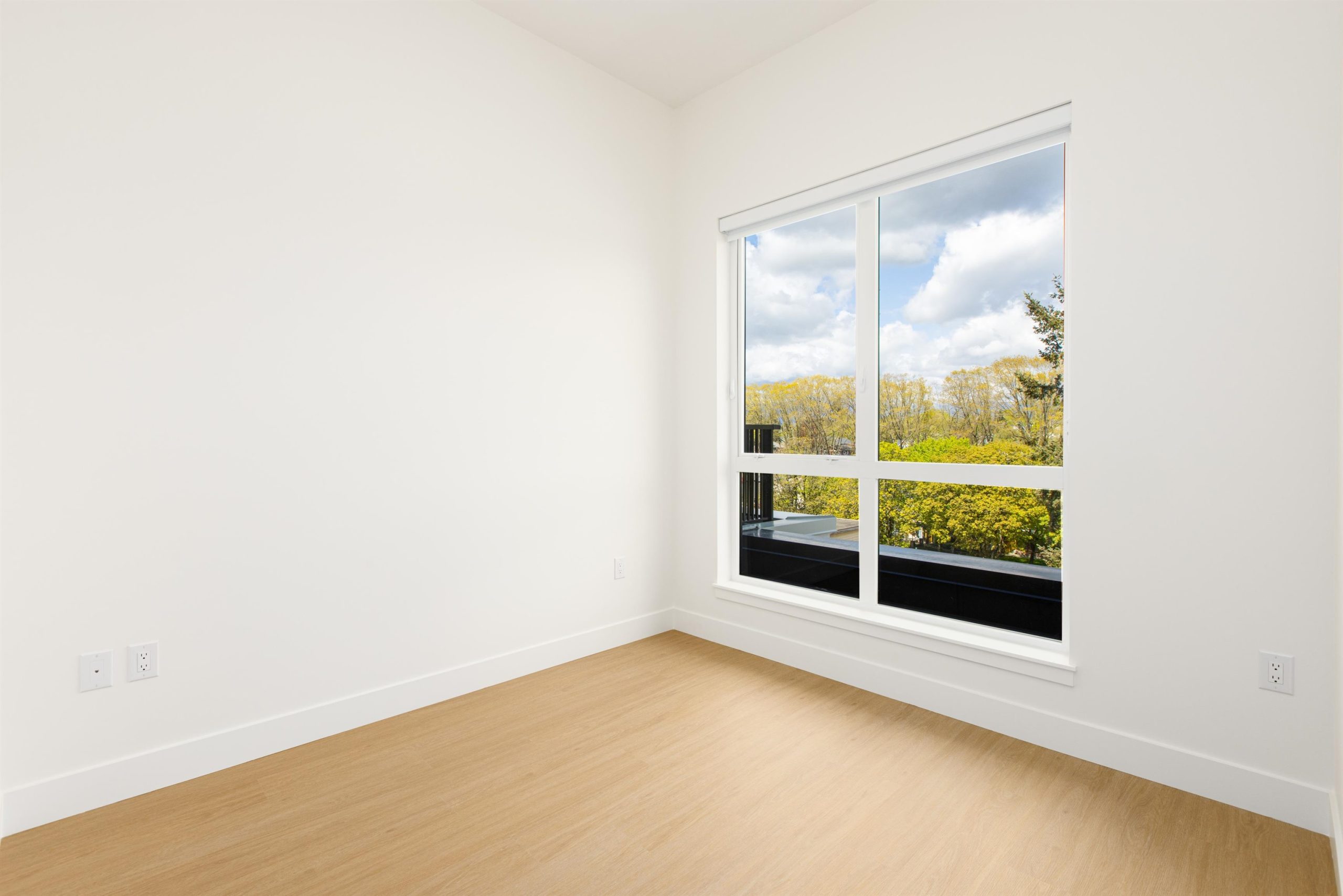 610 2235 E BROADWAY 8