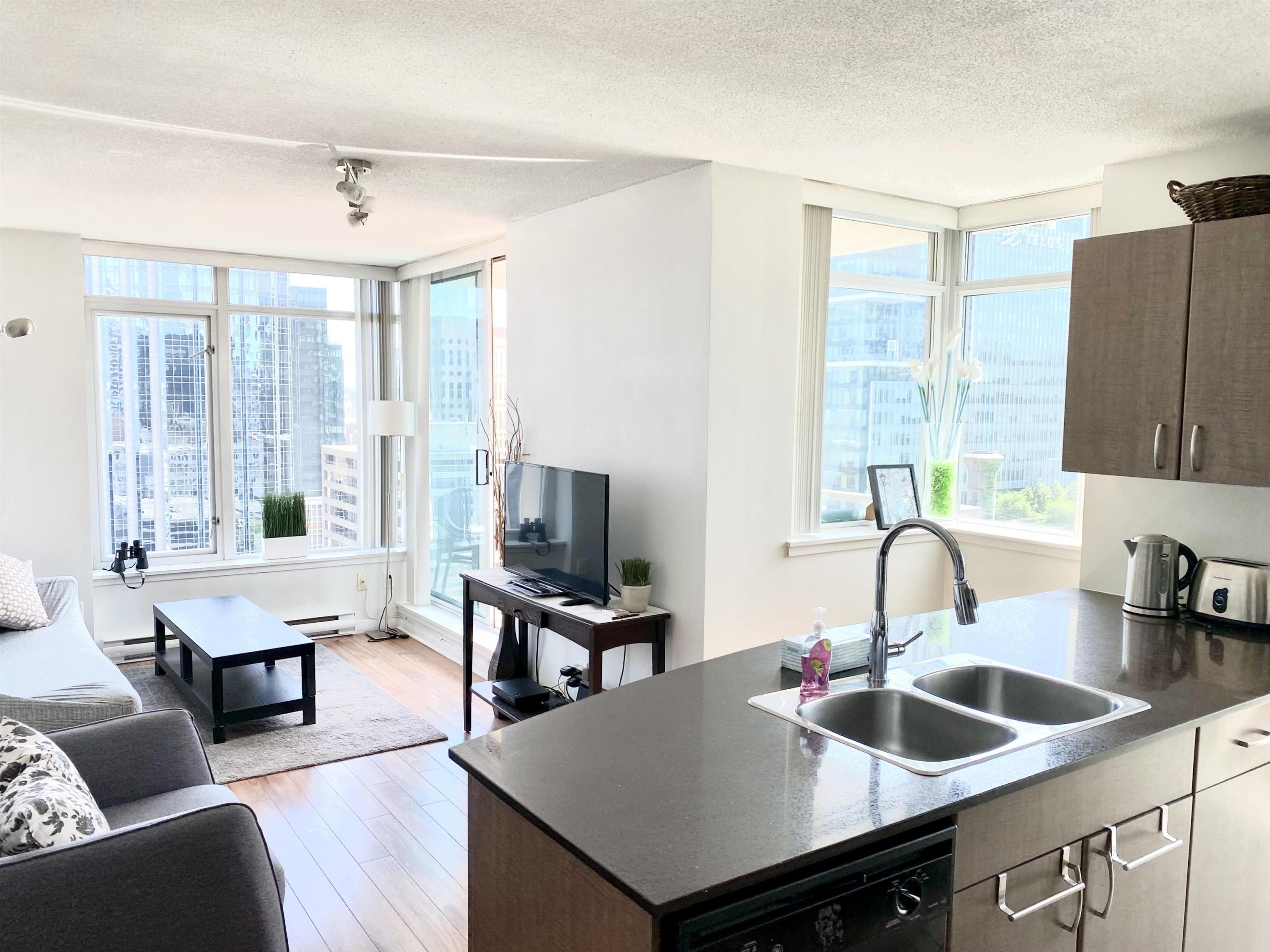 1916 610 GRANVILLE STREET 2