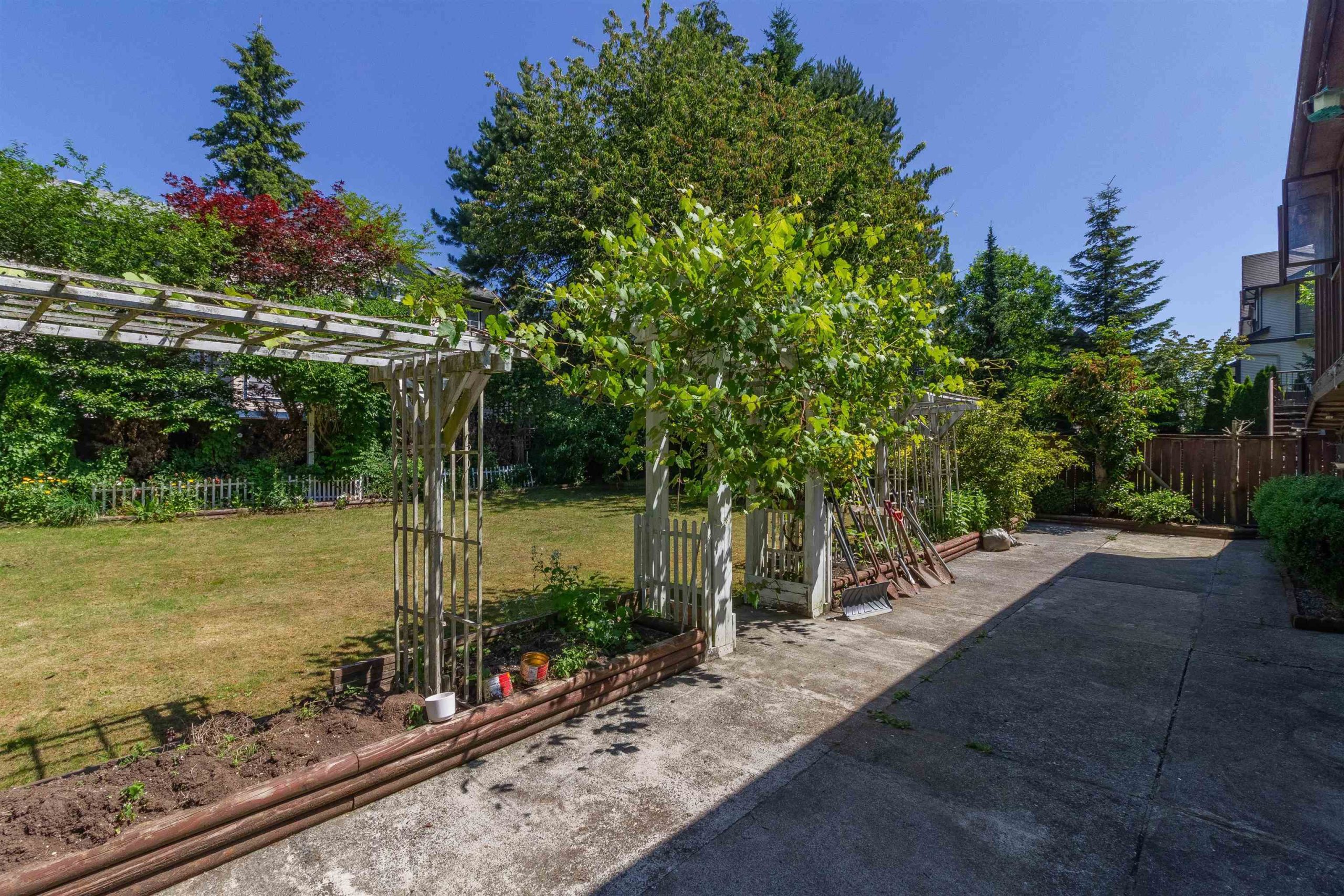 14959 90A AVENUE, SURREY 25