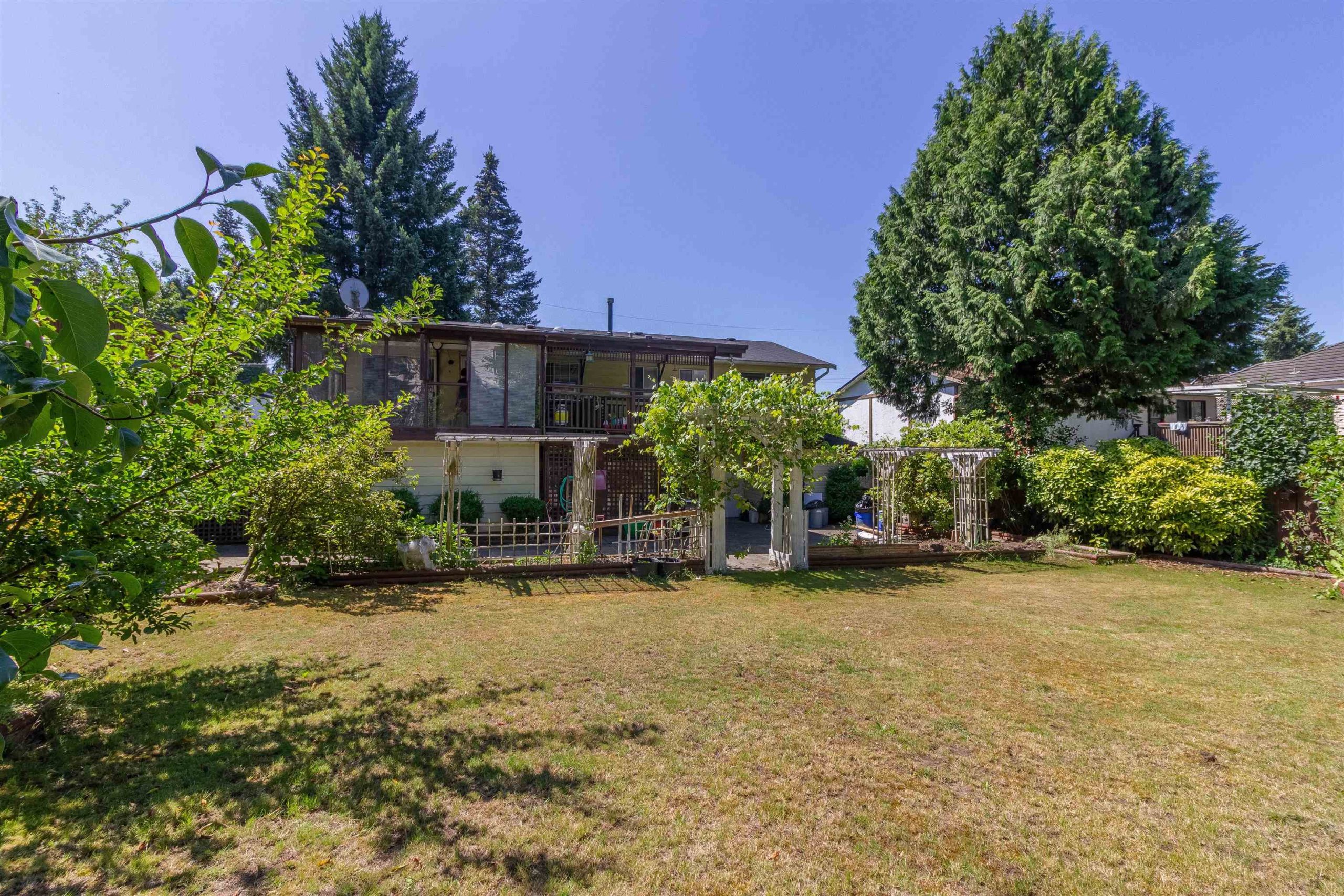 14959 90A AVENUE, SURREY 26