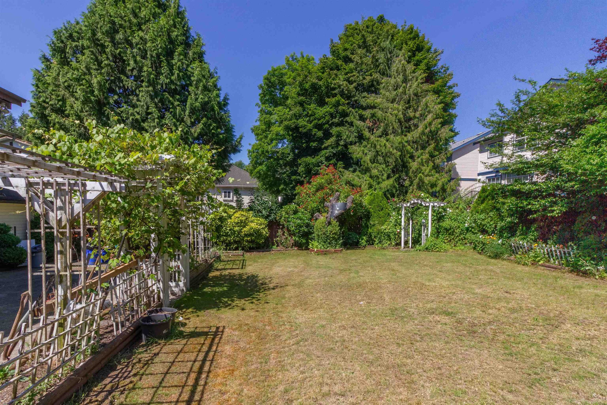14959 90A AVENUE, SURREY 29