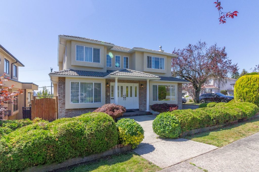 2006 QUALICUM DRIVE, VANCOUVER