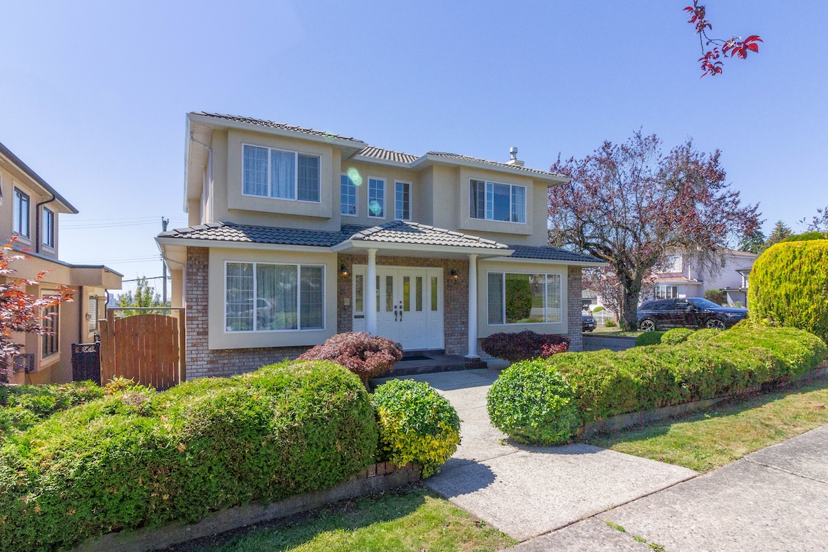 2006 QUALICUM DRIVE, VANCOUVER