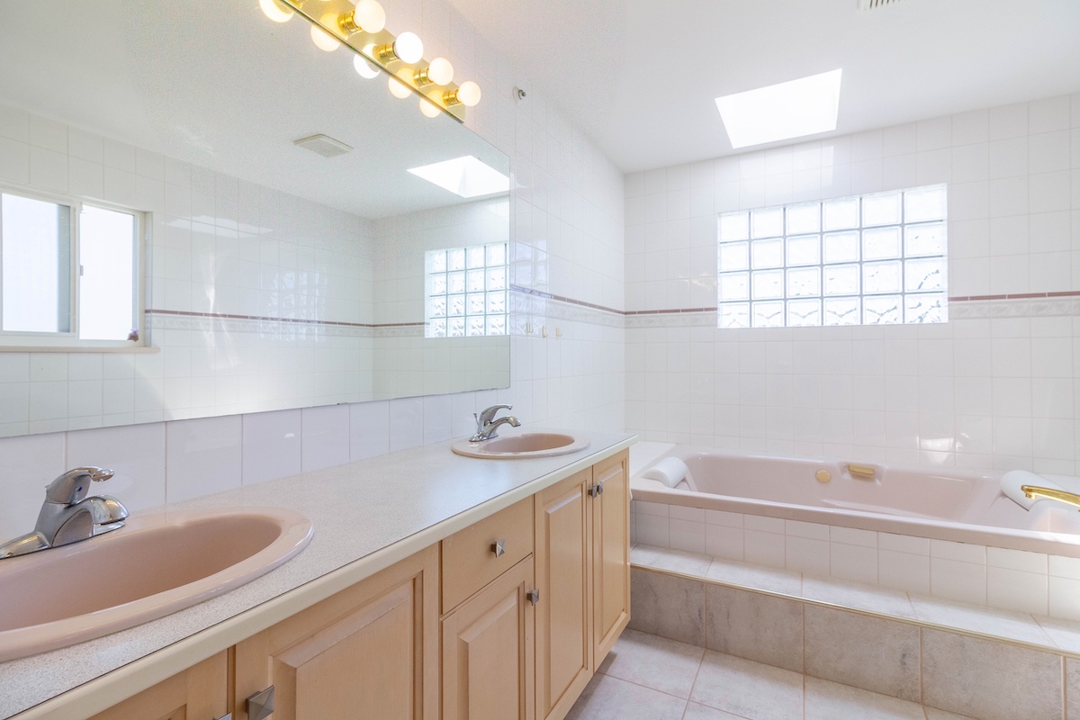 2006 QUALICUM DRIVE, VANCOUVER 18