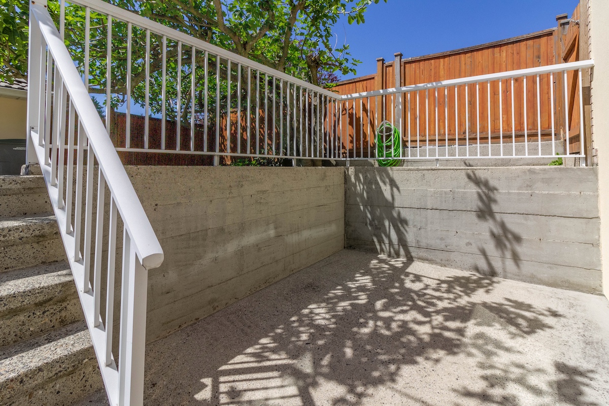 2006 QUALICUM DRIVE, VANCOUVER 32