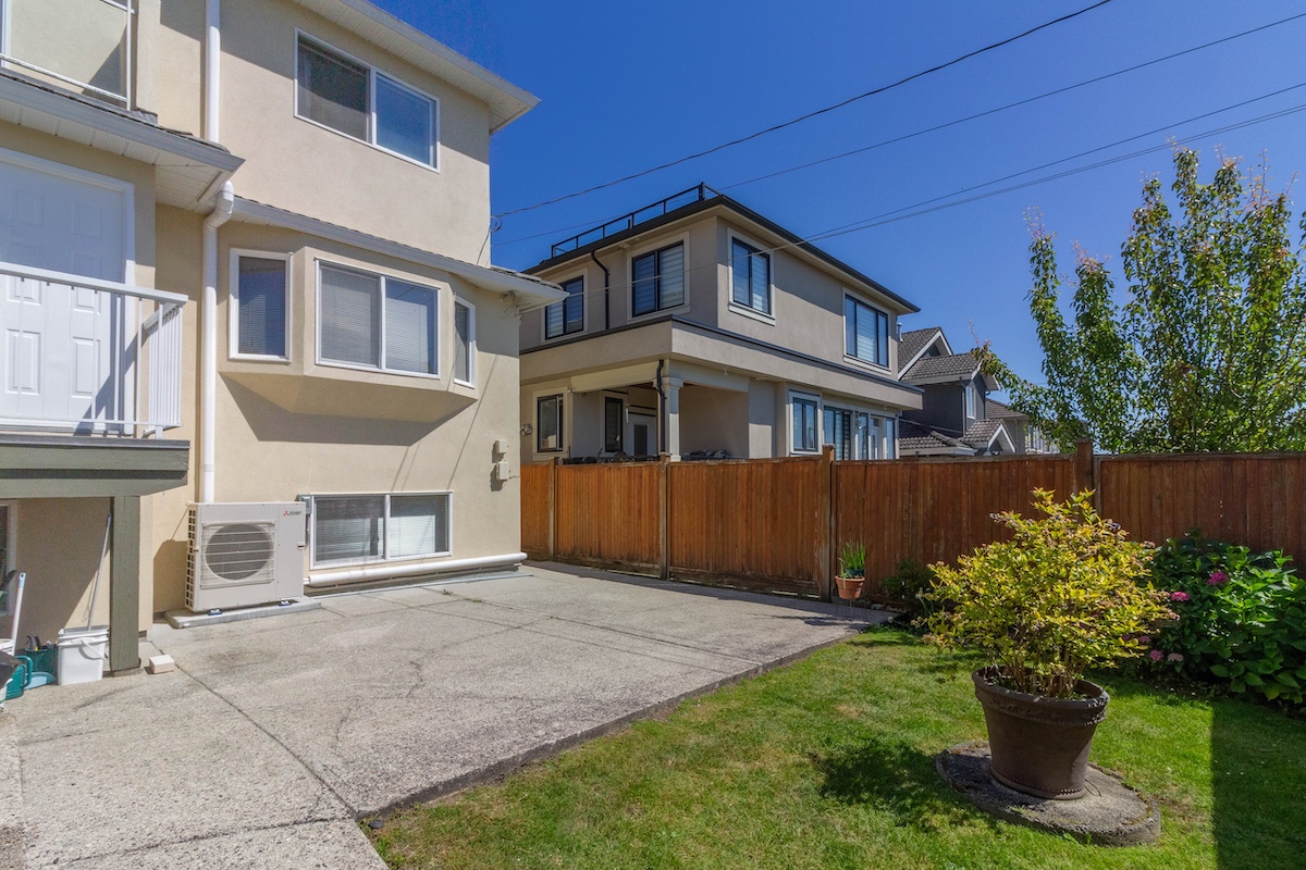 2006 QUALICUM DRIVE, VANCOUVER 35